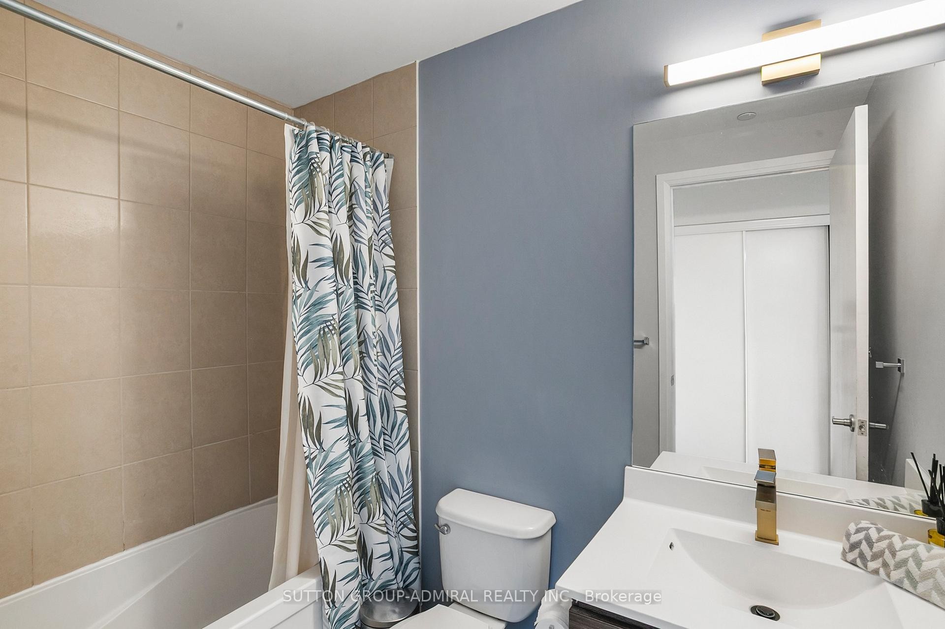 









68


Canterbury

Place, PH09,
Toronto,




ON
M2N 0H8

