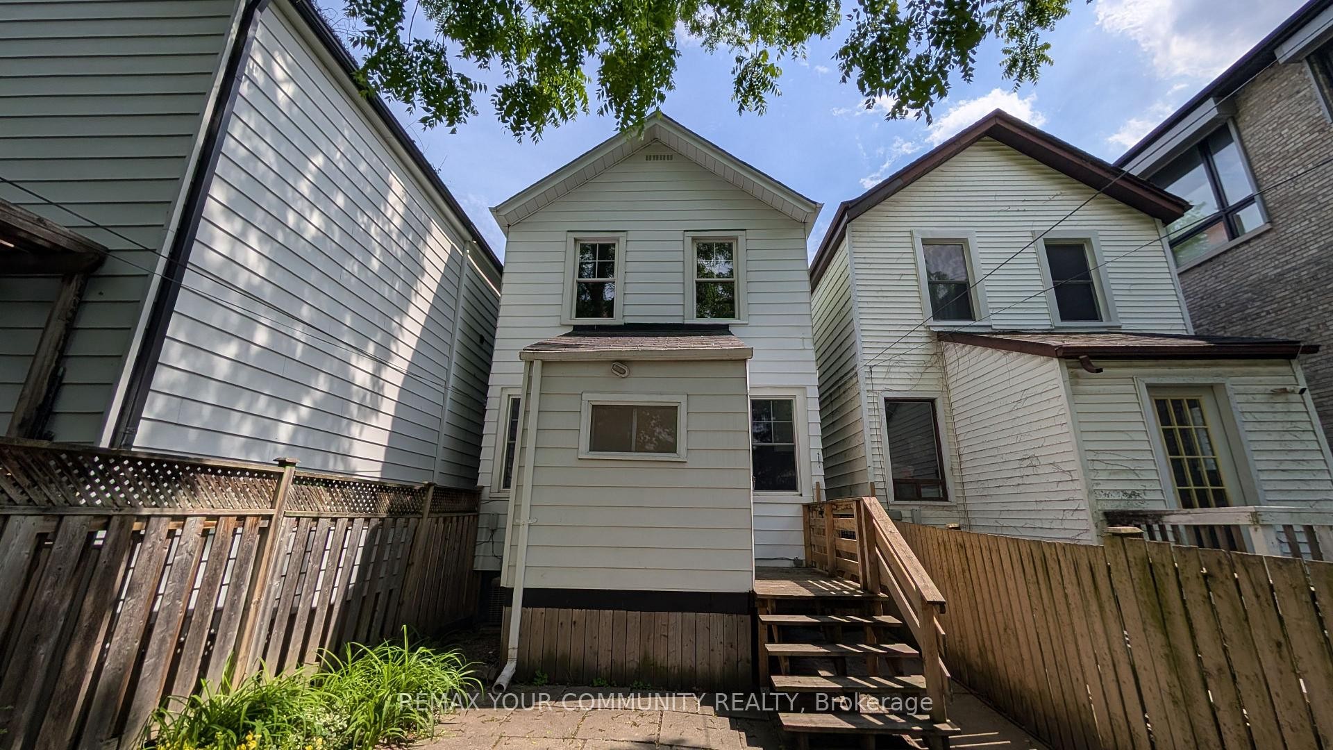 









186


Roslin

Avenue,
Toronto,




ON
M4N 1Z6

