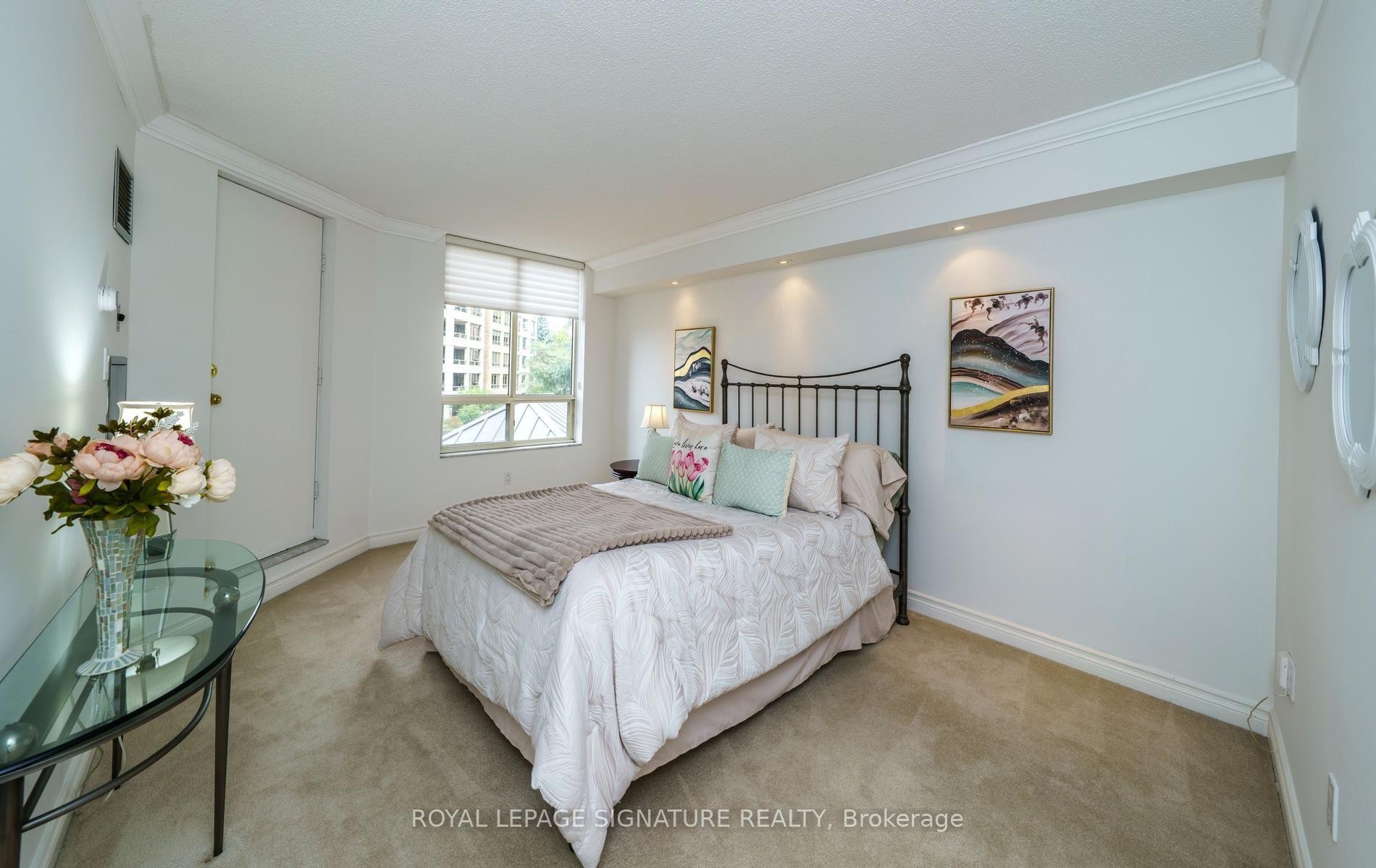 









215


The Donway West

N/A West, 216,
Toronto,




ON
M3B 3P5

