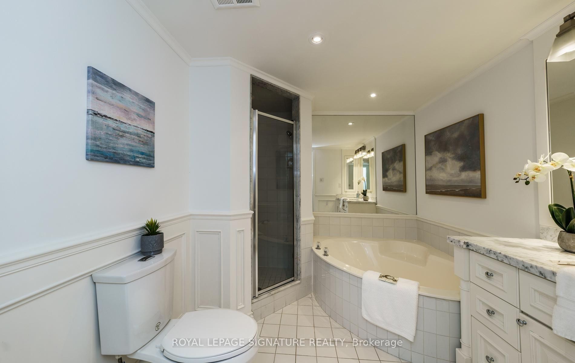 









215


The Donway West

N/A West, 216,
Toronto,




ON
M3B 3P5

