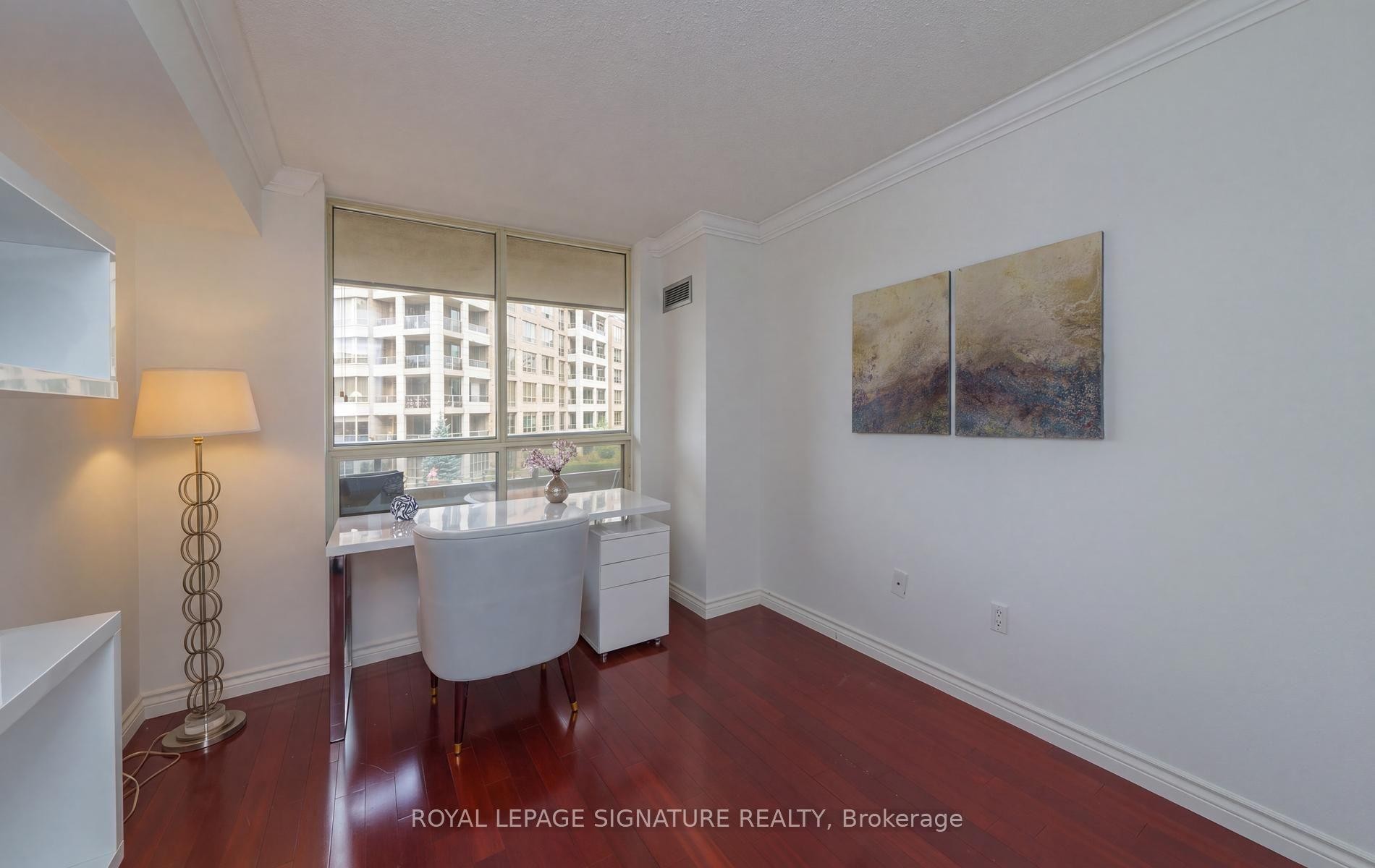 









215


The Donway West

N/A West, 216,
Toronto,




ON
M3B 3P5

