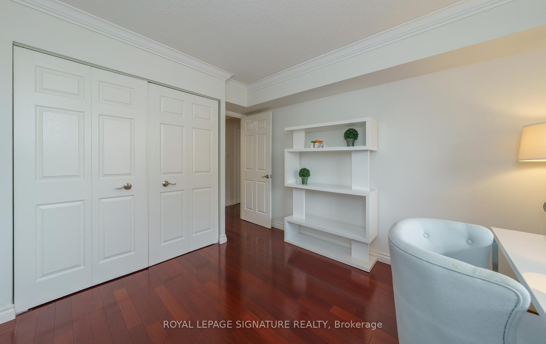 









215


The Donway West

N/A West, 216,
Toronto,




ON
M3B 3P5

