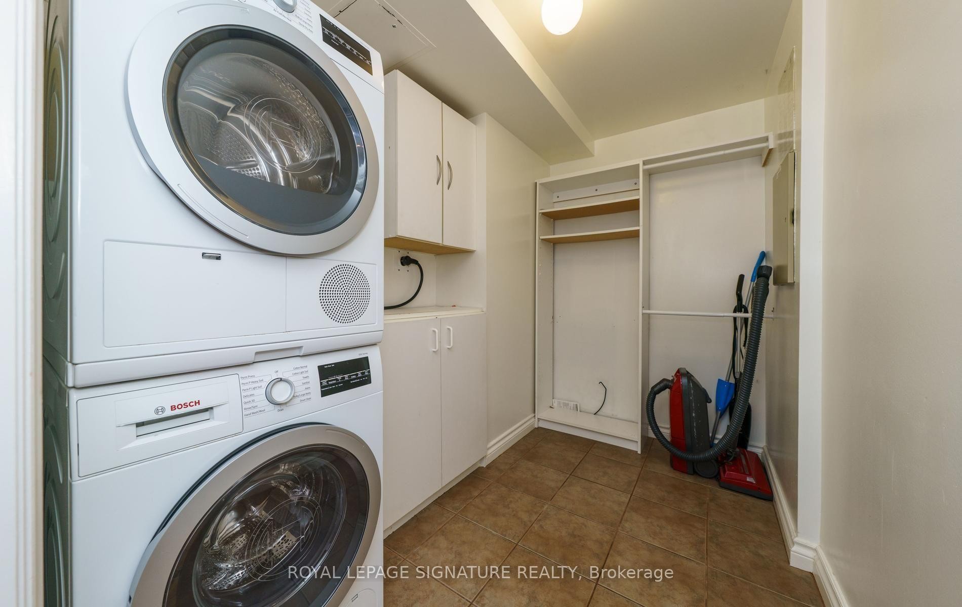 









215


The Donway West

N/A West, 216,
Toronto,




ON
M3B 3P5

