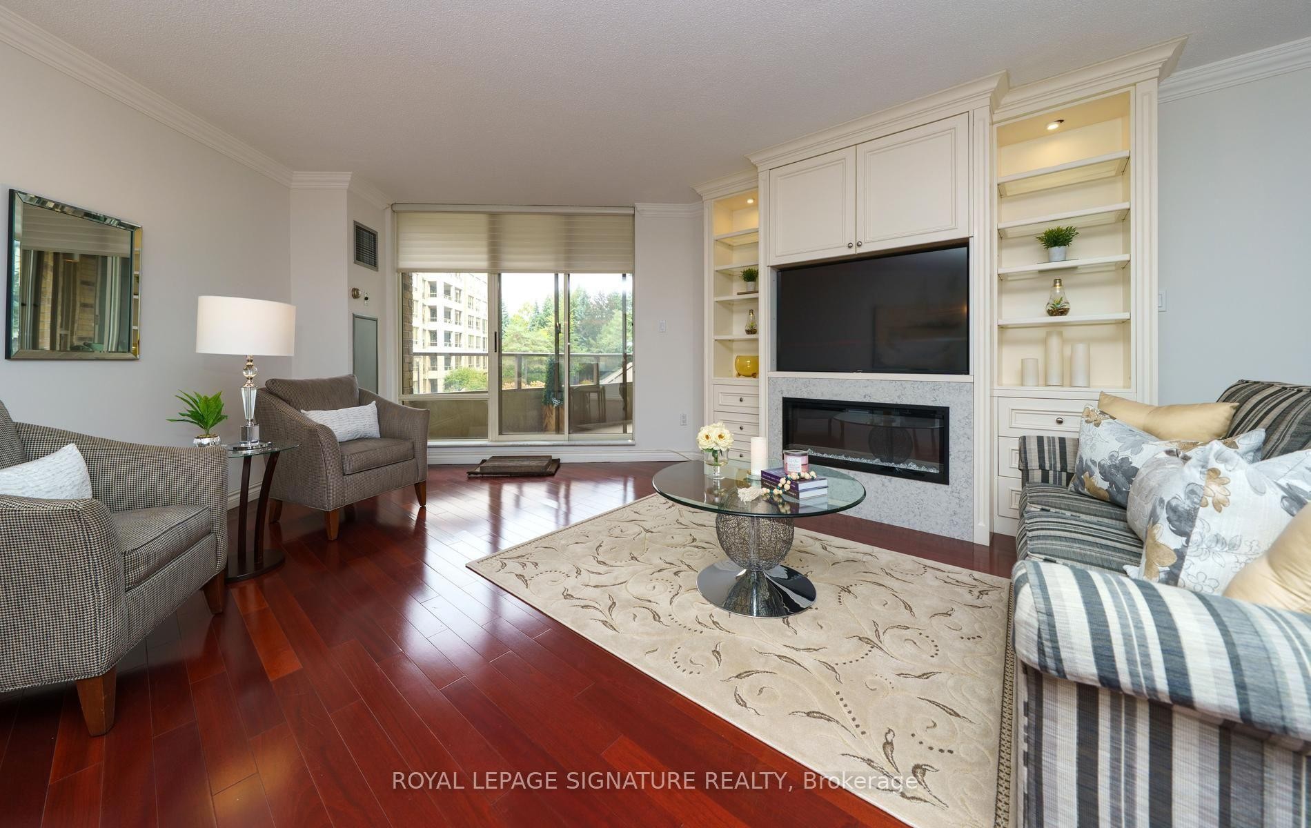 









215


The Donway West

N/A West, 216,
Toronto,




ON
M3B 3P5

