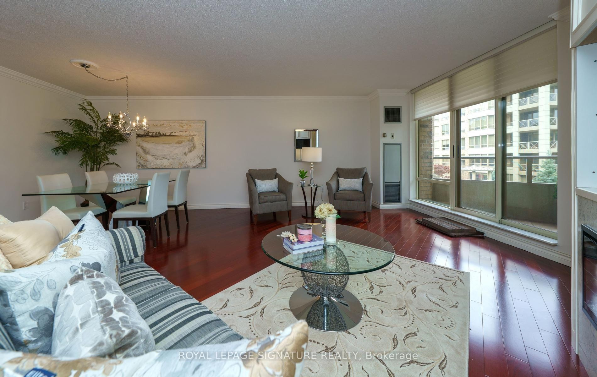 









215


The Donway West

N/A West, 216,
Toronto,




ON
M3B 3P5

