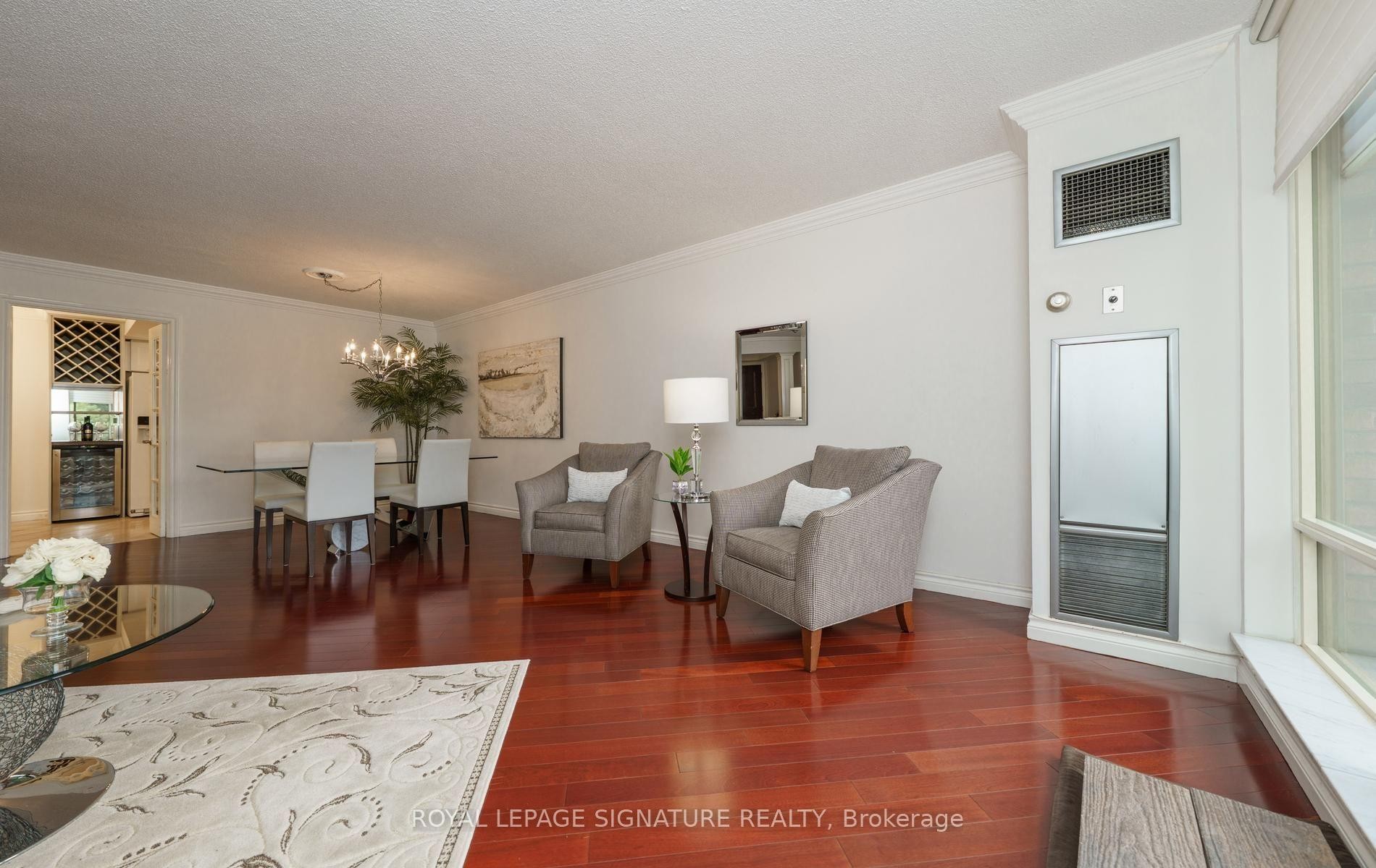 









215


The Donway West

N/A West, 216,
Toronto,




ON
M3B 3P5

