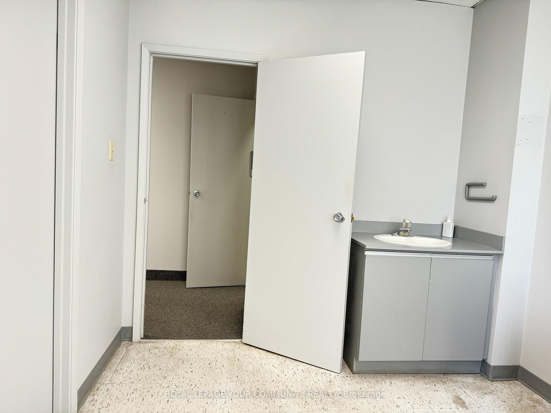 









4040


Finch

Avenue East, 309,
Toronto,




ON
M1S 4V5

