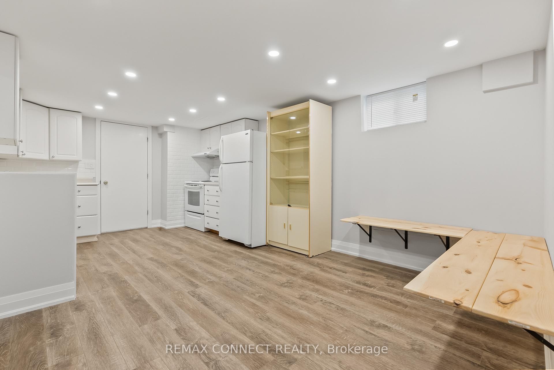 









124


Burcher

Road,
Ajax,




ON
L1S 2R4

