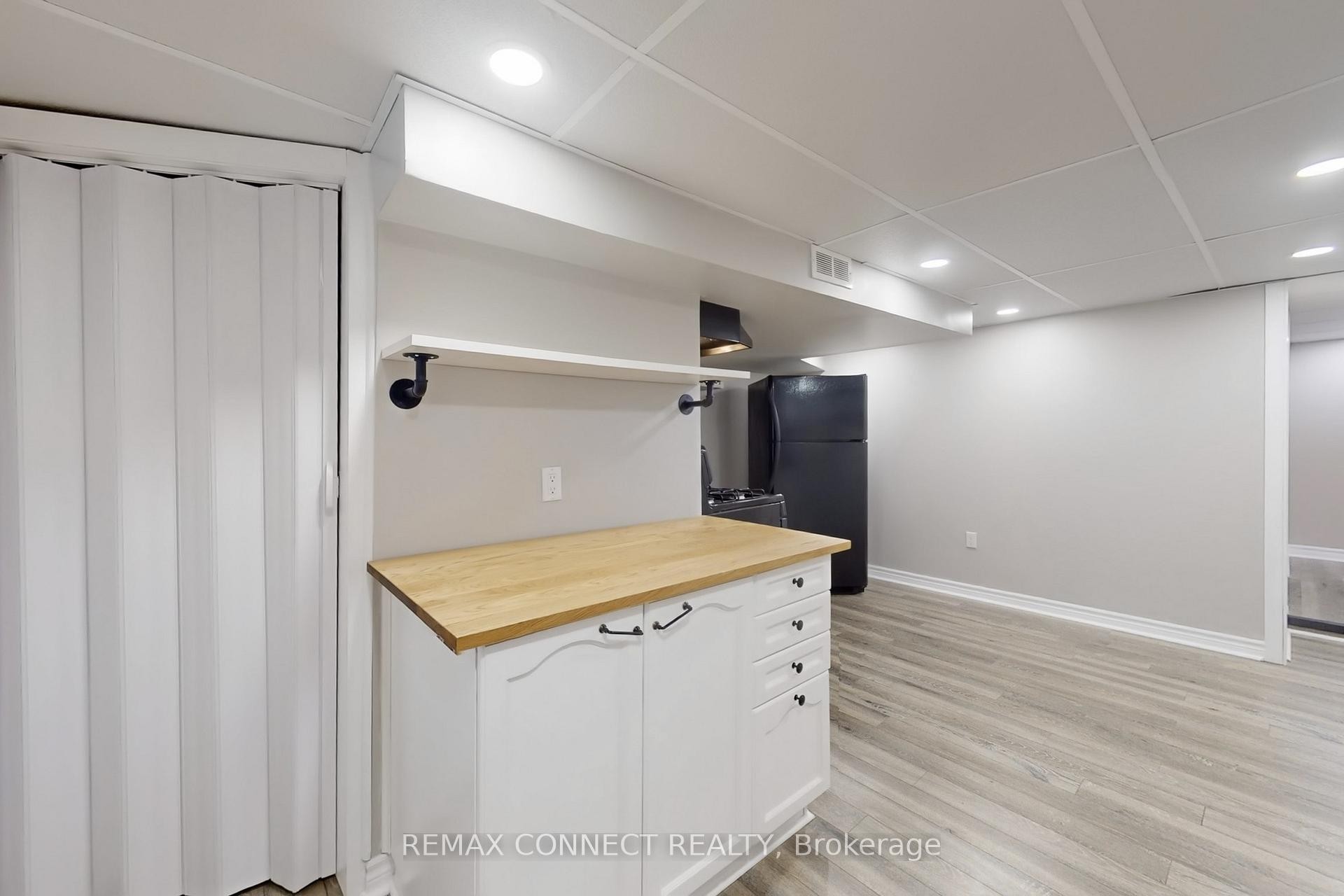 









326


Rosedale

Drive West, Bsmt,
Whitby,




ON
L1N 1Z3

