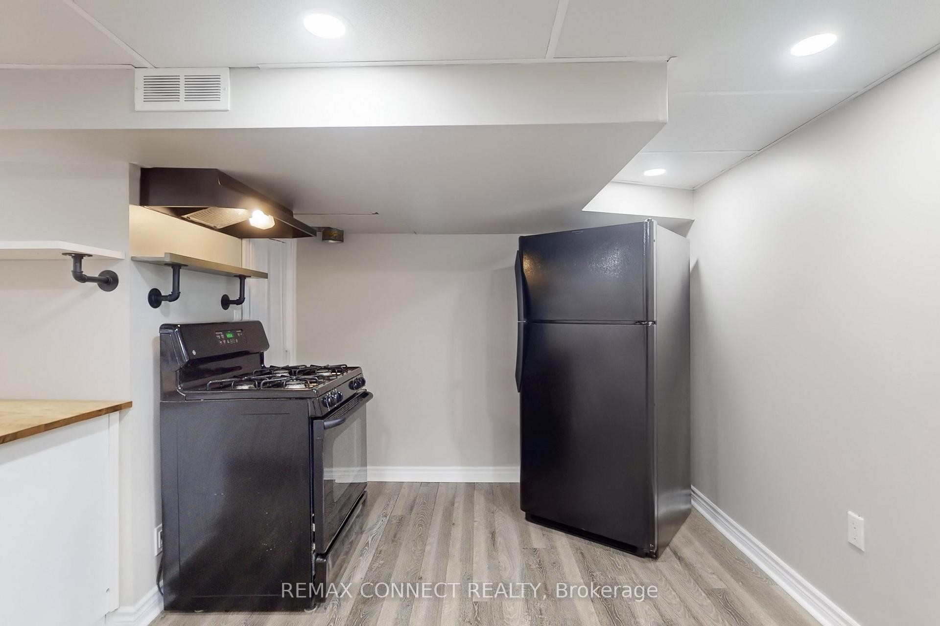 









326


Rosedale

Drive West, Bsmt,
Whitby,




ON
L1N 1Z3

