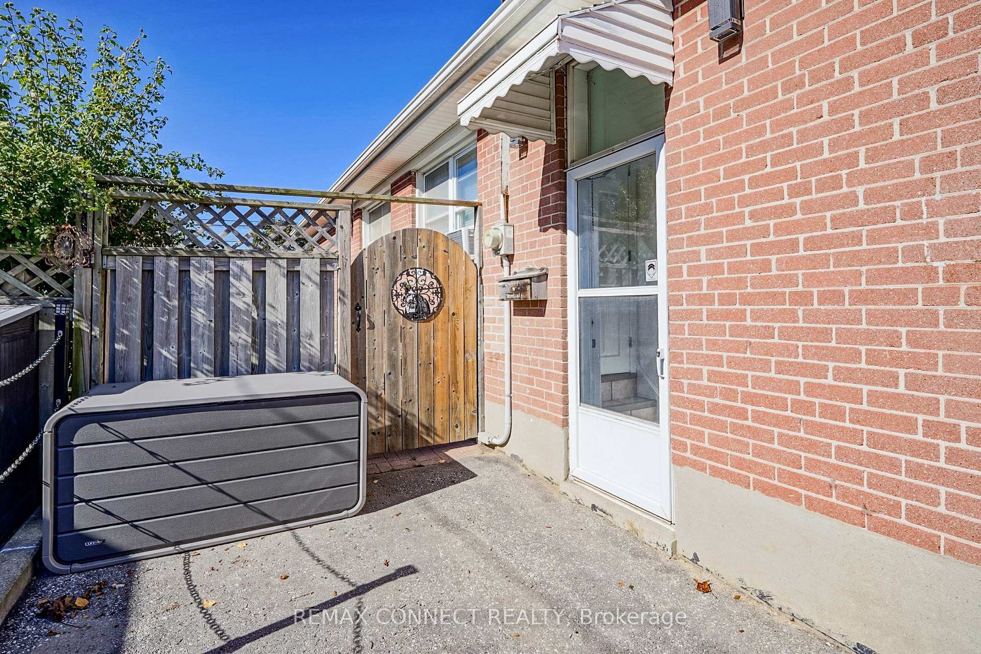 









326


Rosedale

Drive West, Bsmt,
Whitby,




ON
L1N 1Z3

