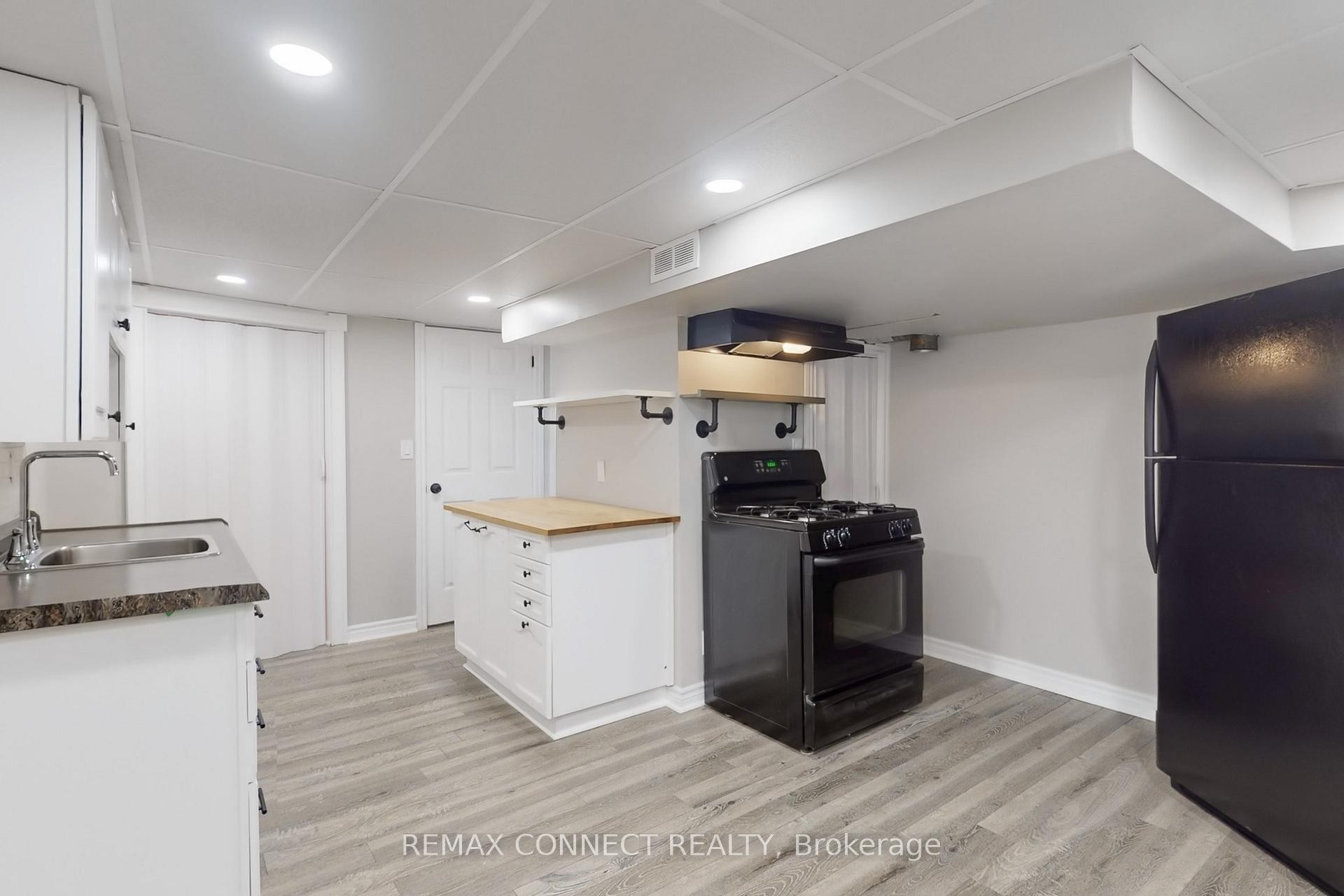 









326


Rosedale

Drive West, Bsmt,
Whitby,




ON
L1N 1Z3

