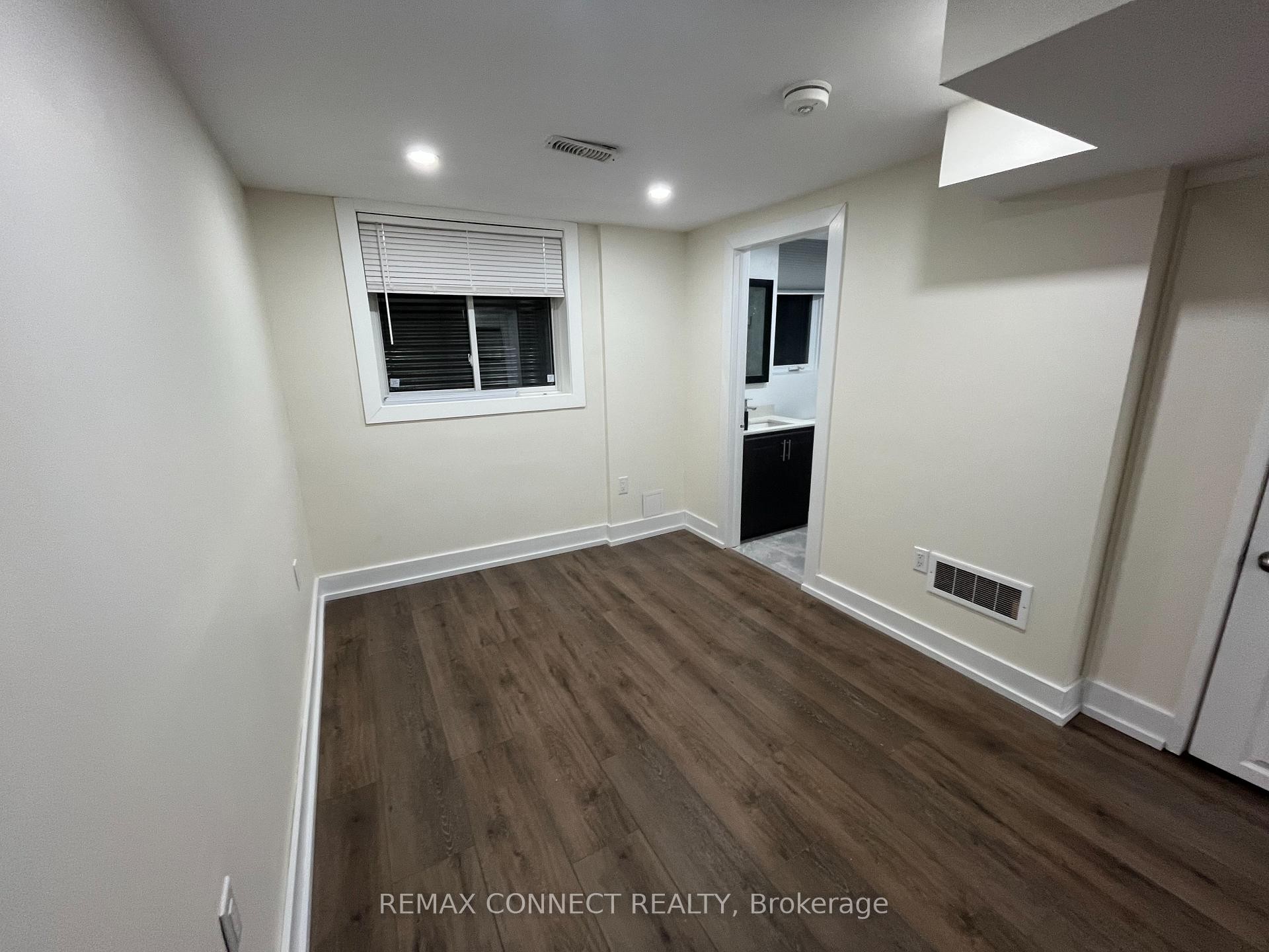 









1394


Largo

Crescent, Lower,
Oshawa,




ON
L1G 7E5

