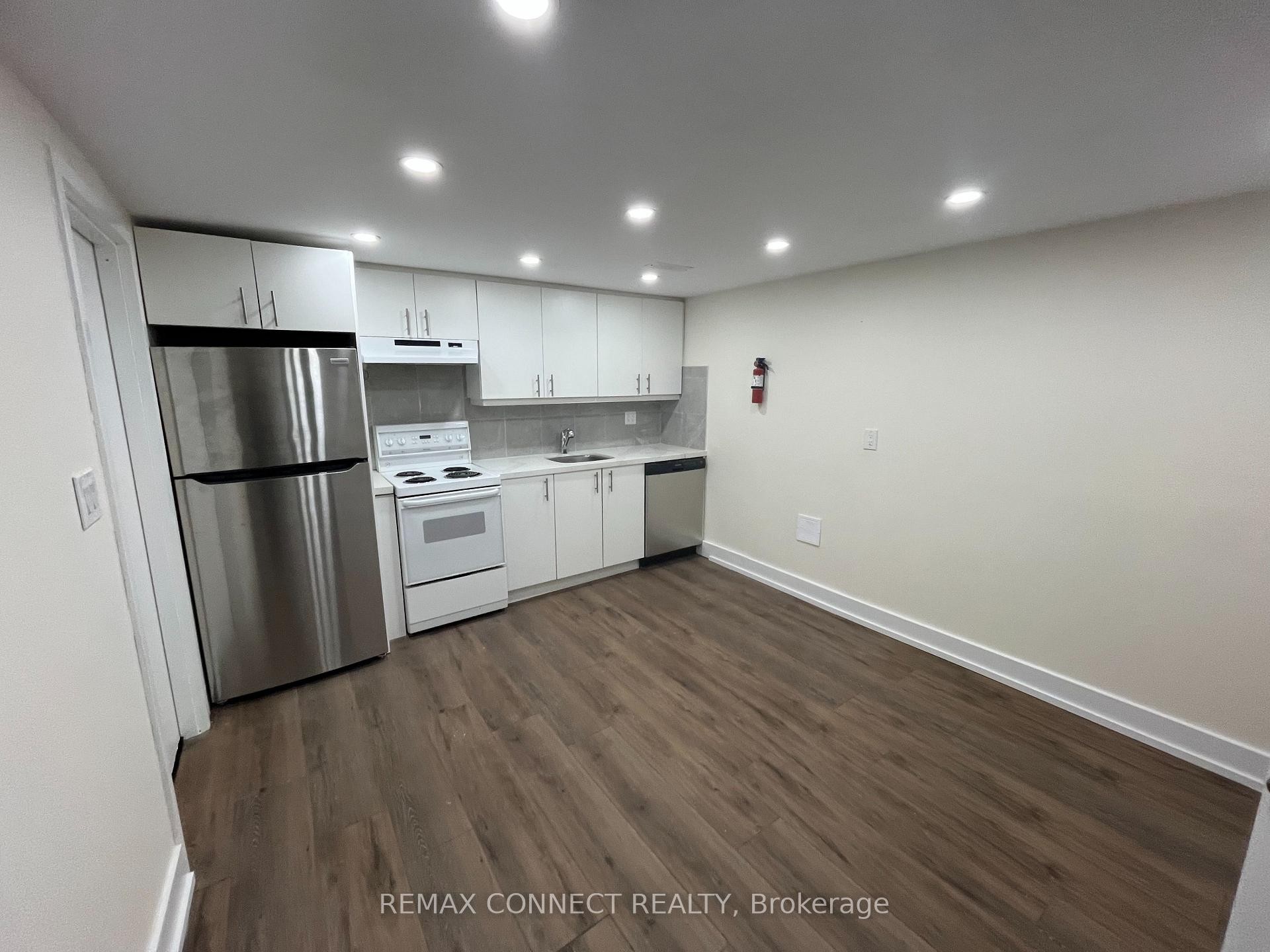 









1394


Largo

Crescent, Lower,
Oshawa,




ON
L1G 7E5

