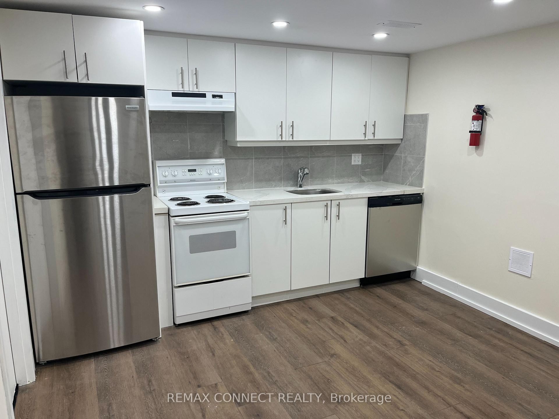 









1394


Largo

Crescent, Lower,
Oshawa,




ON
L1G 7E5

