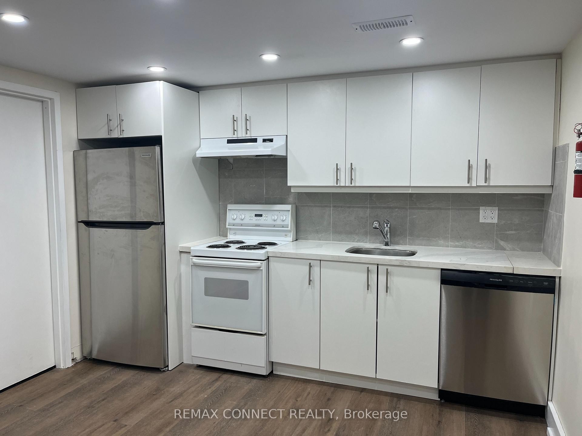 









1394


Largo

Crescent, Lower,
Oshawa,




ON
L1G 7E5

