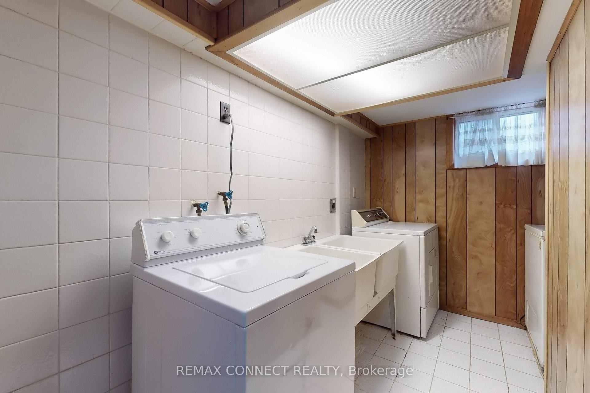 









20


Brinloor

Boulevard,
Toronto,




ON
M1M 1L2

