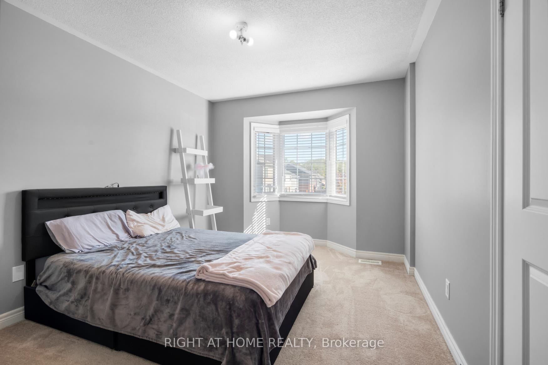 









4


Bill Hutchinson

Crescent,
Clarington,




ON
L1C 7E1

