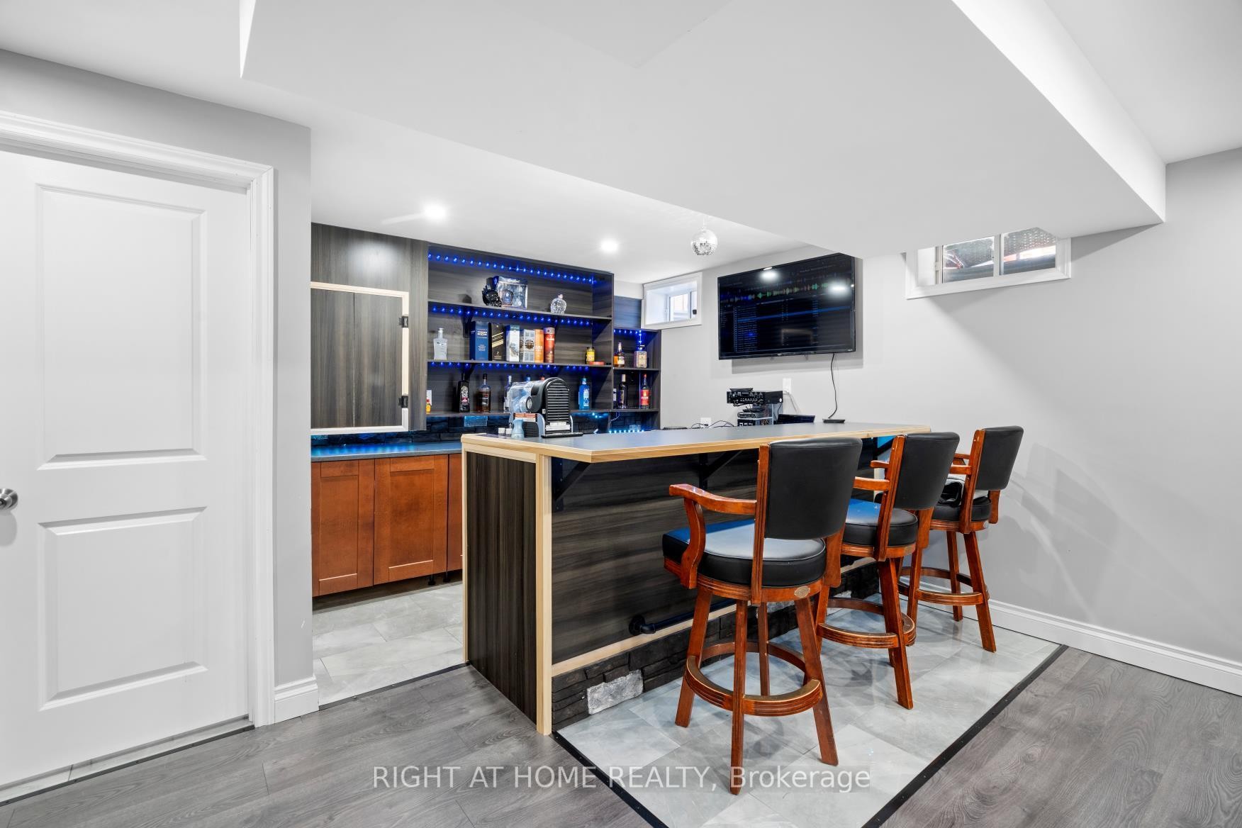 









4


Bill Hutchinson

Crescent,
Clarington,




ON
L1C 7E1

