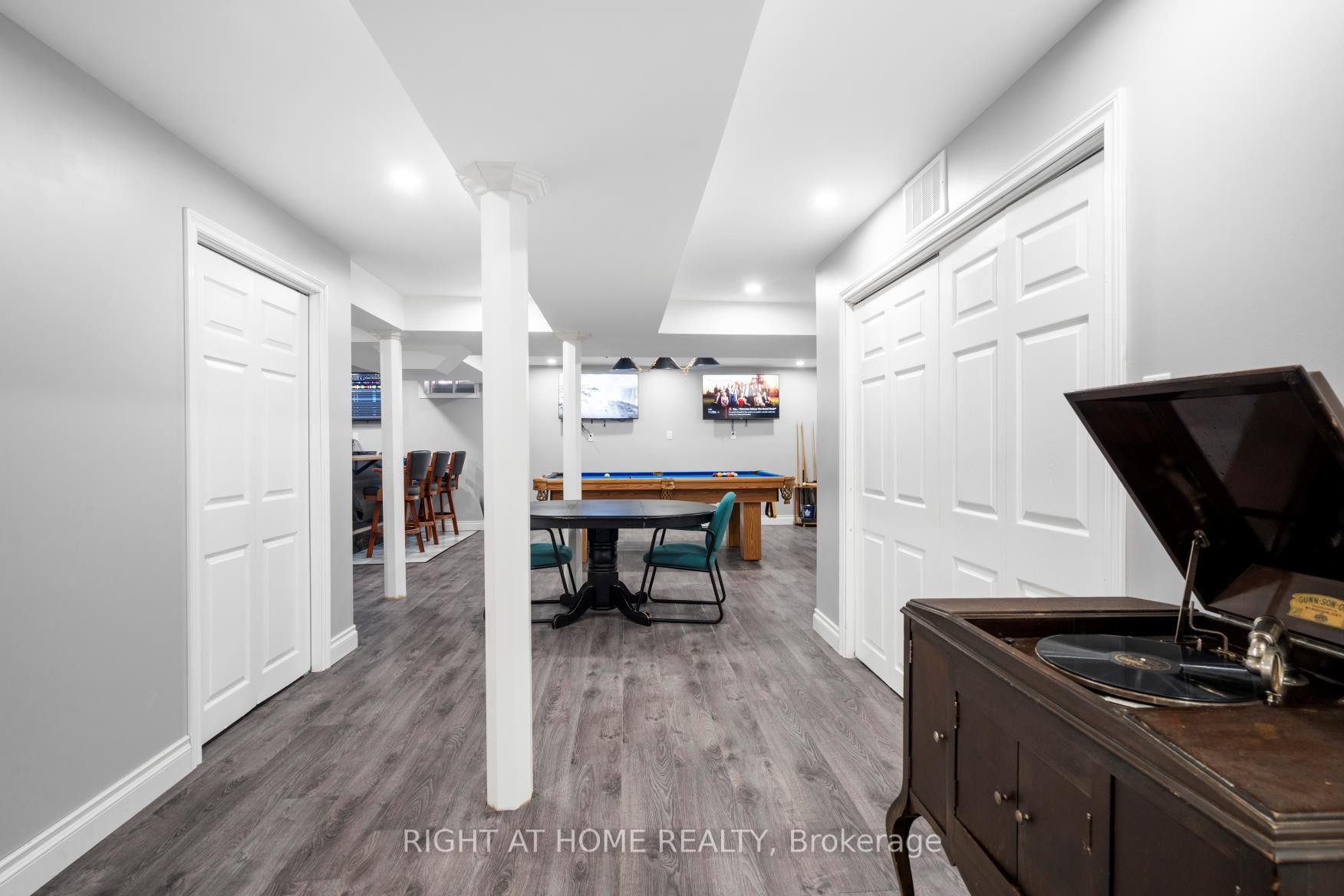 









4


Bill Hutchinson

Crescent,
Clarington,




ON
L1C 7E1

