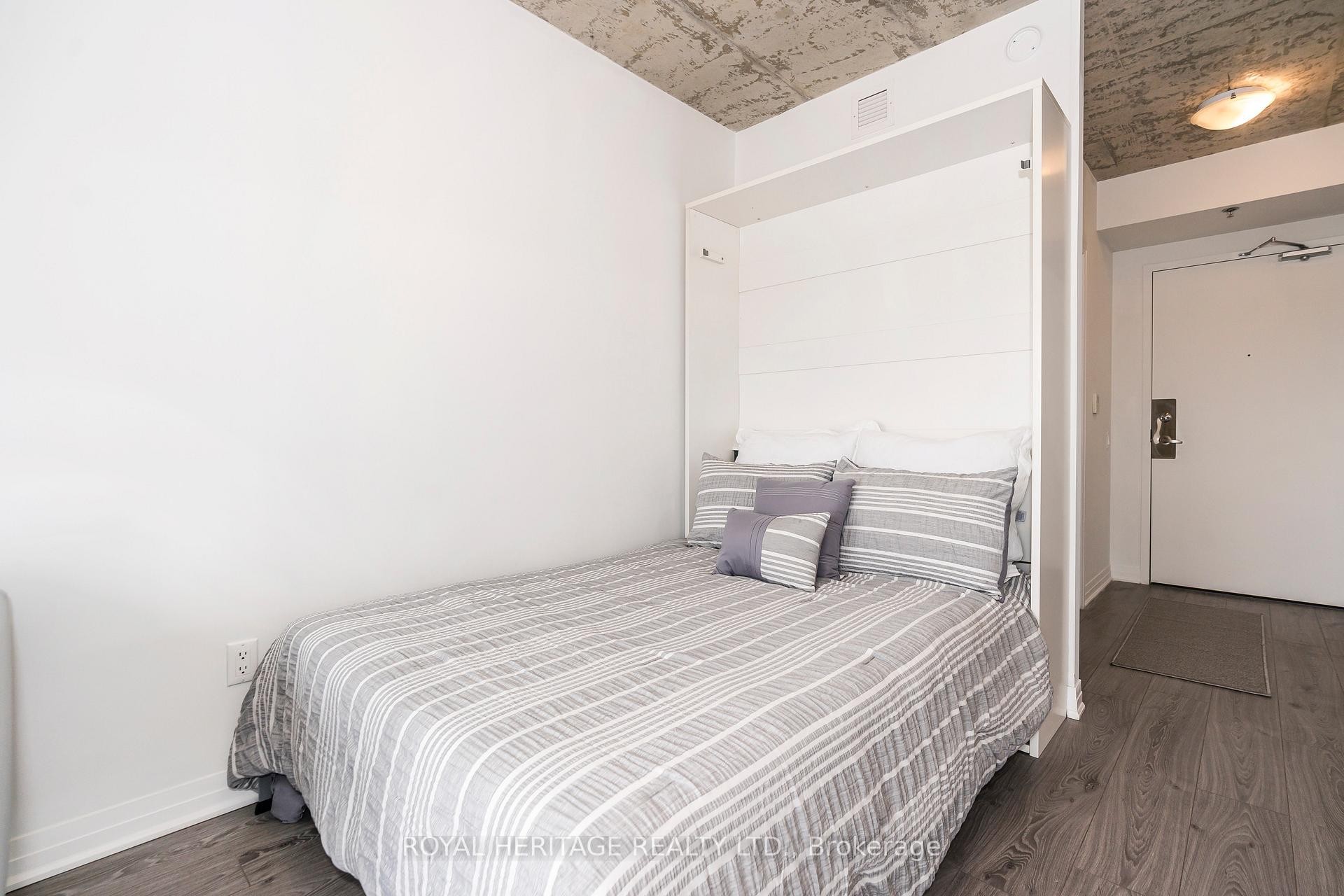 









1900


Simcoe

Street North, 614,
Oshawa,




ON
L1G 4Y3

