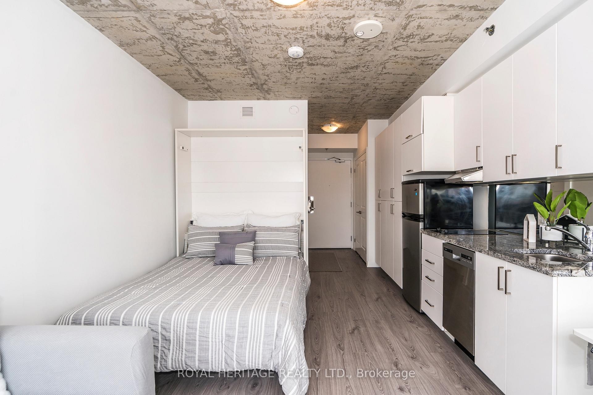 









1900


Simcoe

Street North, 614,
Oshawa,




ON
L1G 4Y3

