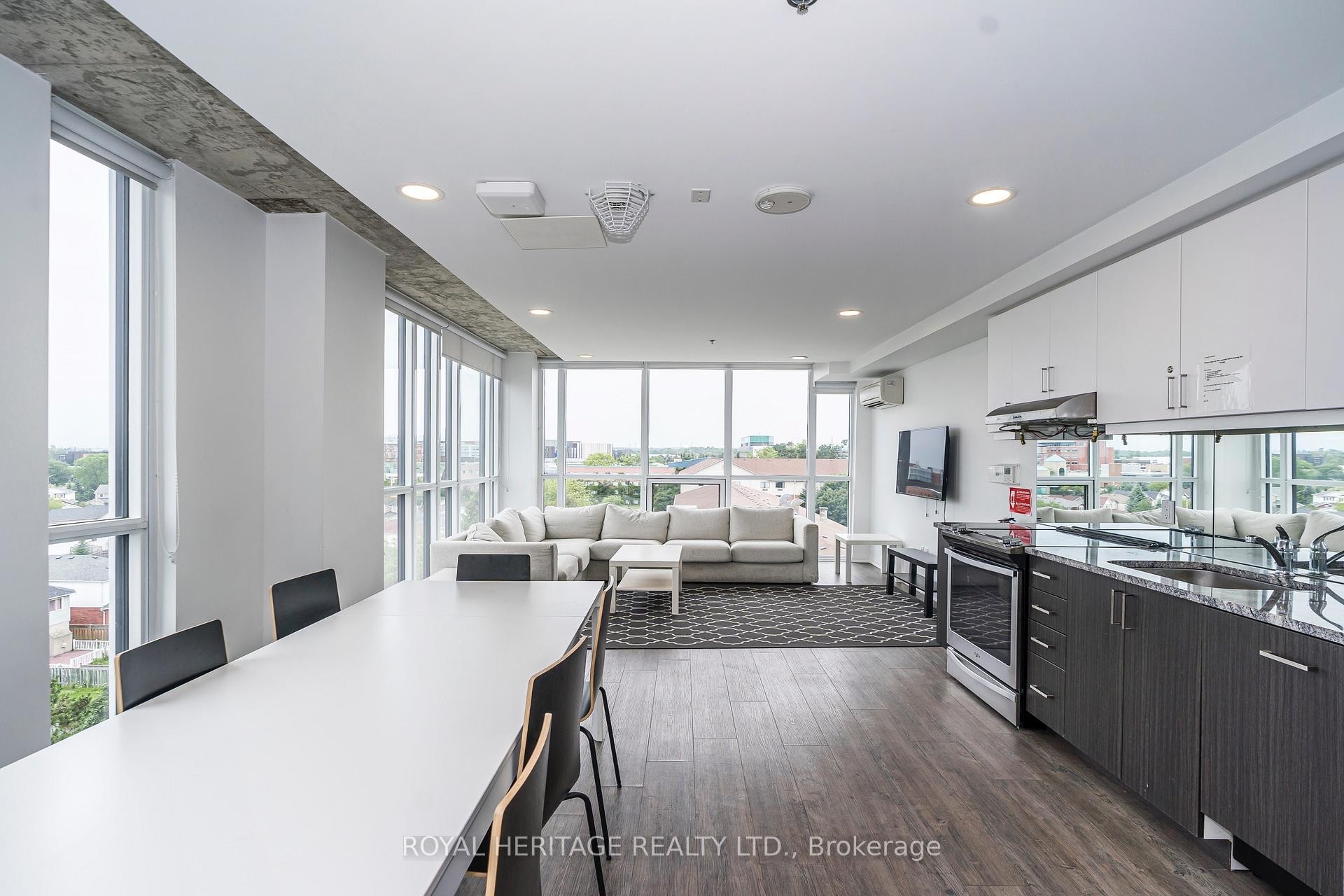 









1900


Simcoe

Street North, 614,
Oshawa,




ON
L1G 4Y3

