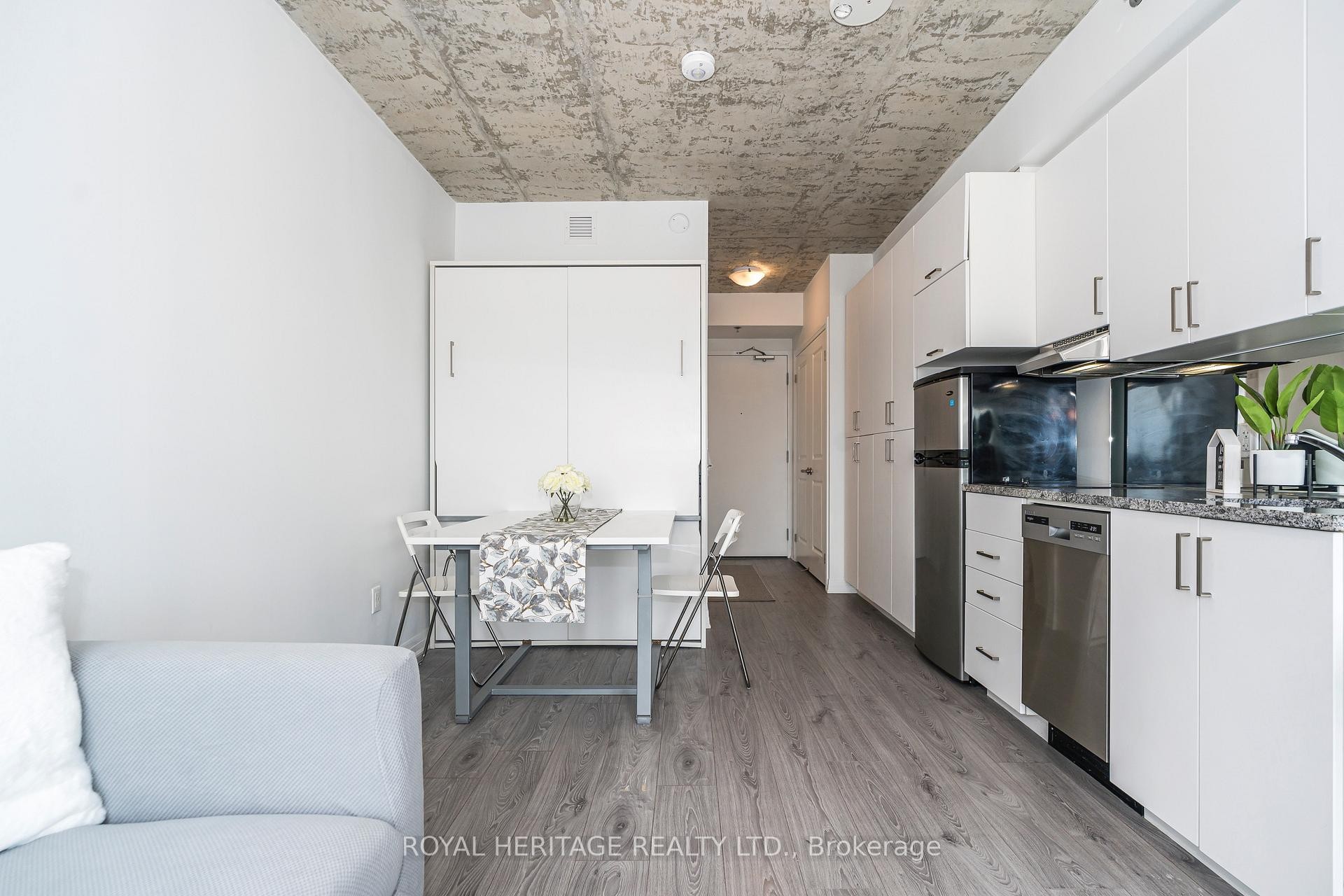 









1900


Simcoe

Street North, 614,
Oshawa,




ON
L1G 4Y3

