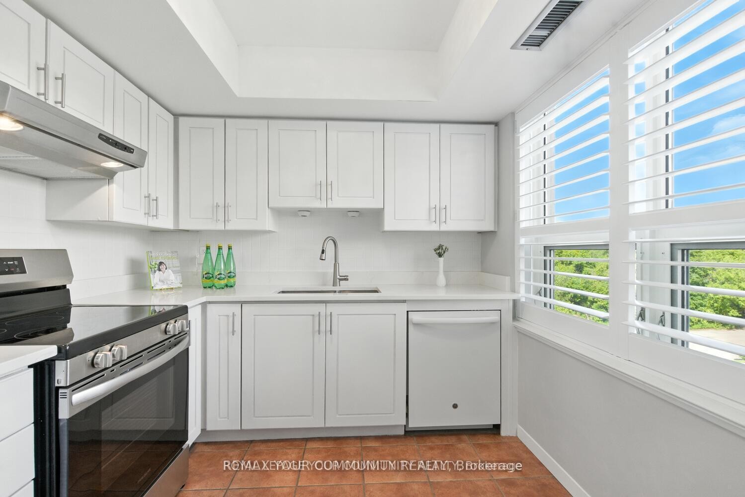 









14924


Yonge

Street, 305,
Aurora,




ON
L4G 6H7

