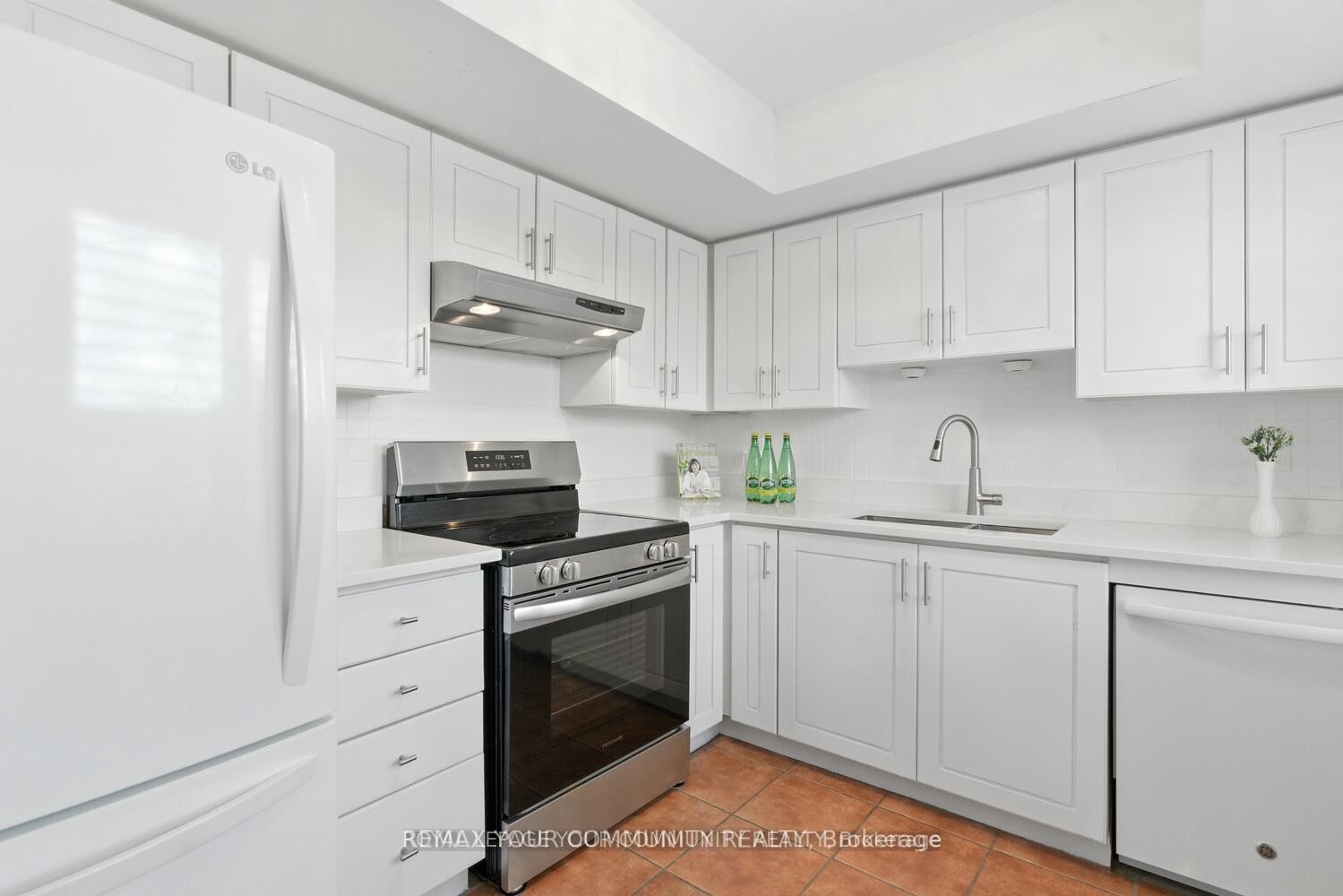 









14924


Yonge

Street, 305,
Aurora,




ON
L4G 6H7

