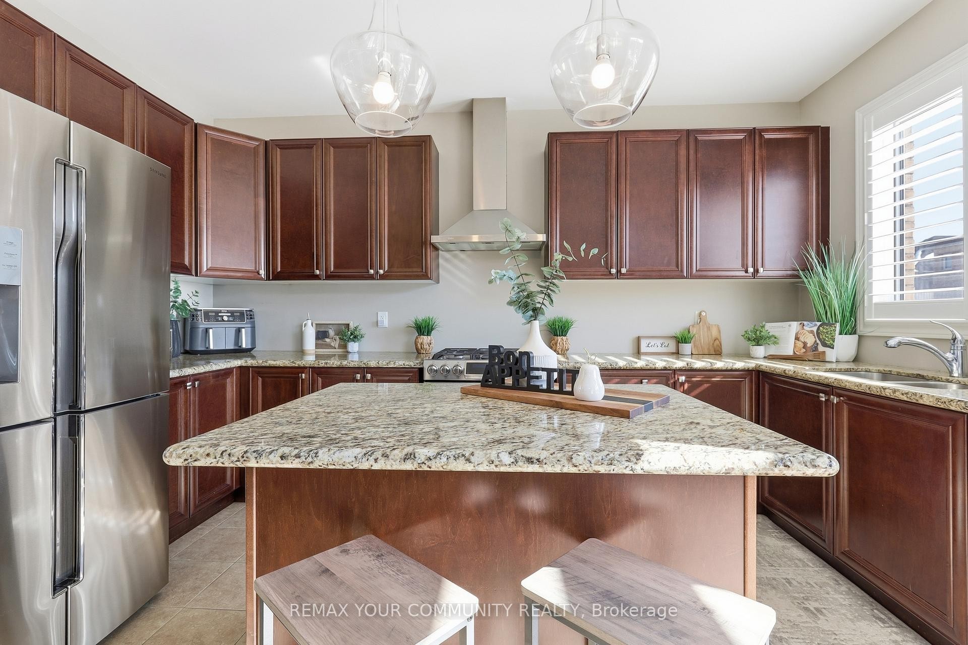 









21


McCabe

Lane,
New Tecumseth,




ON
L0G 1W0

