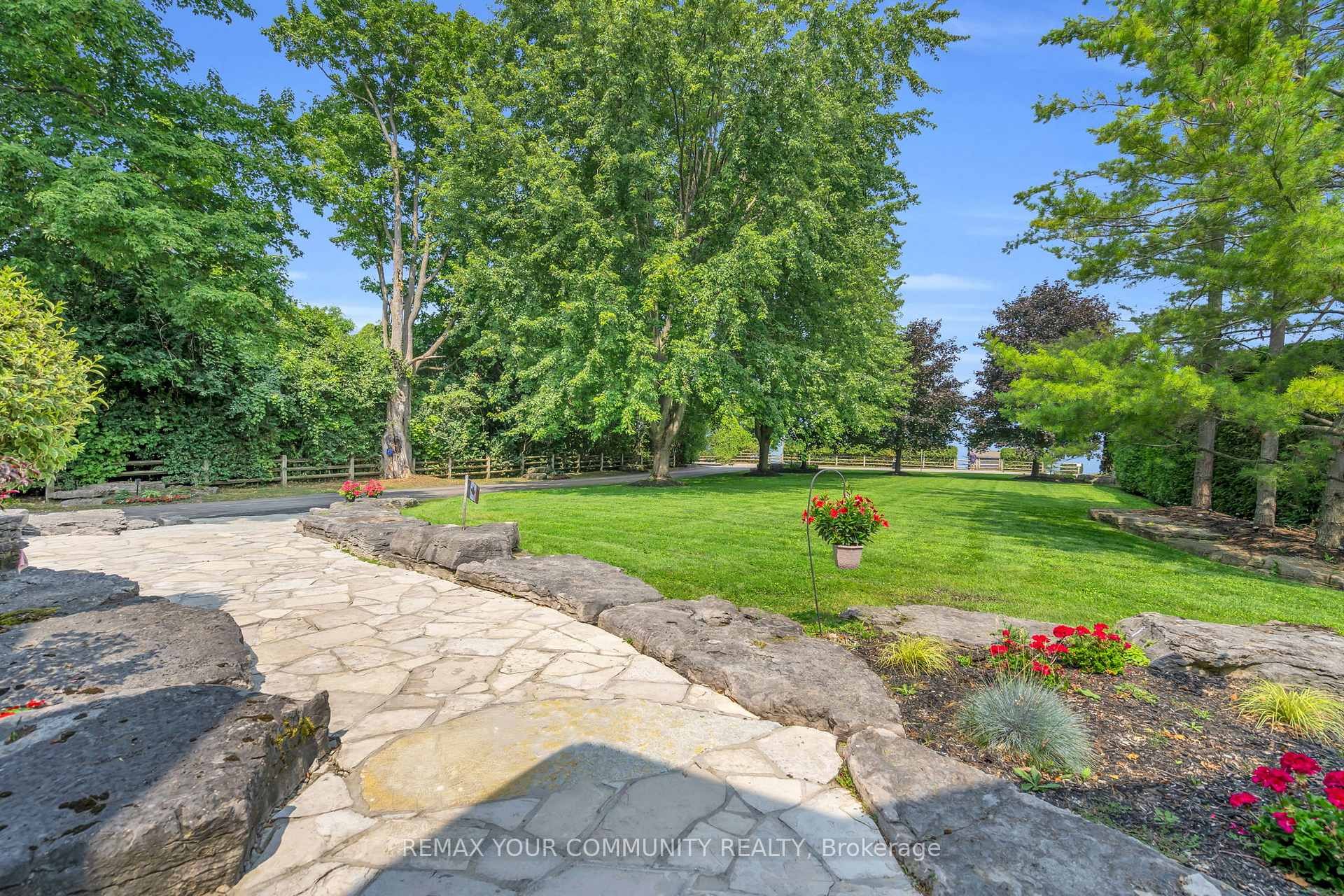 









515


Lake

Drive East,
Georgina,




ON
L0E 1S0

