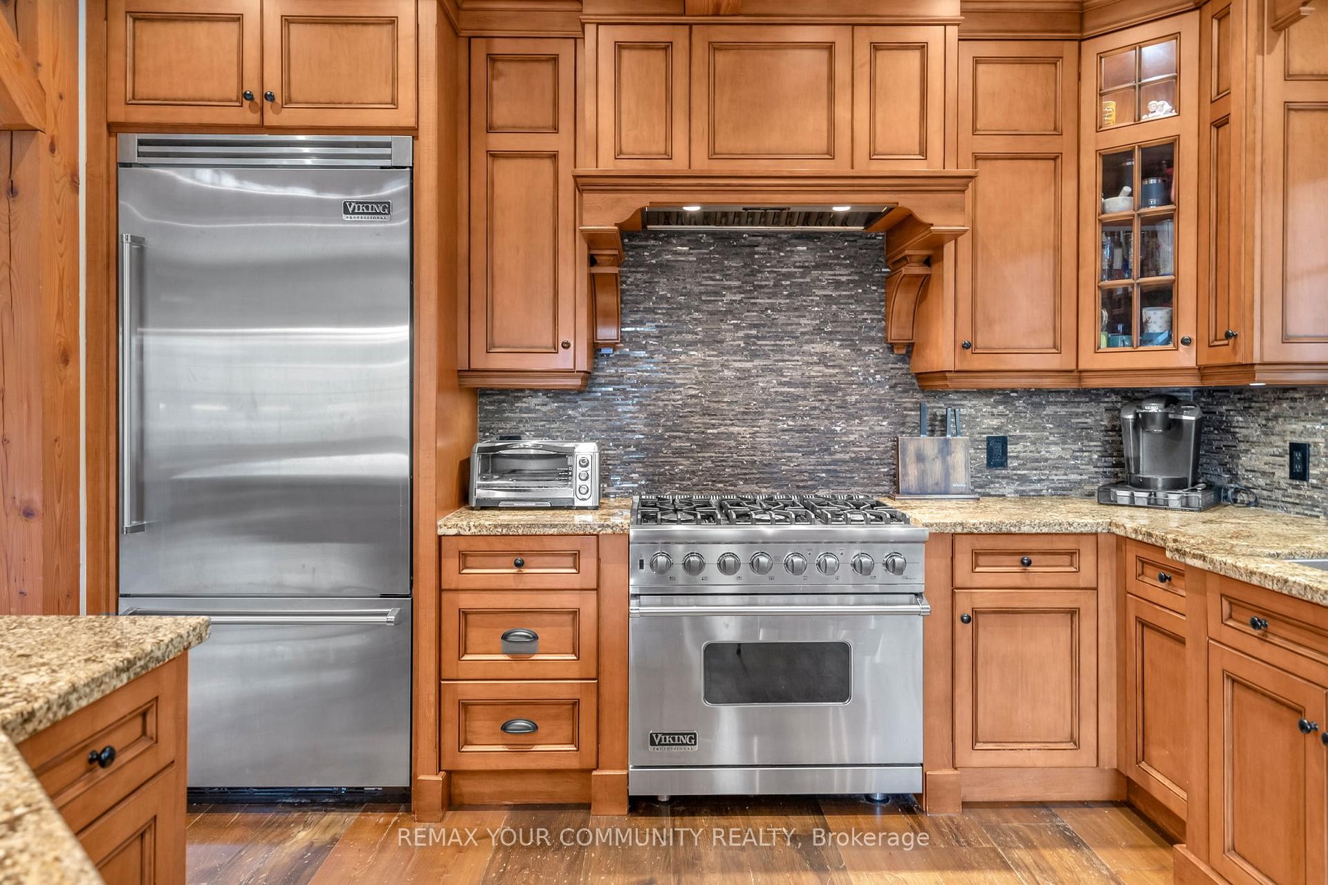 









515


Lake

Drive East,
Georgina,




ON
L0E 1S0

