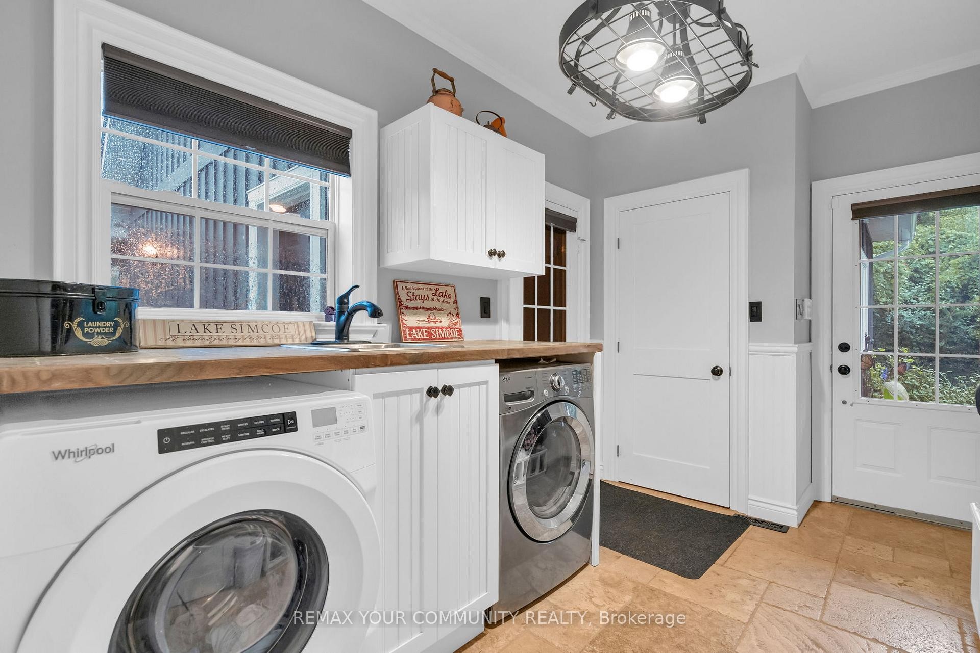 









515


Lake

Drive East,
Georgina,




ON
L0E 1S0

