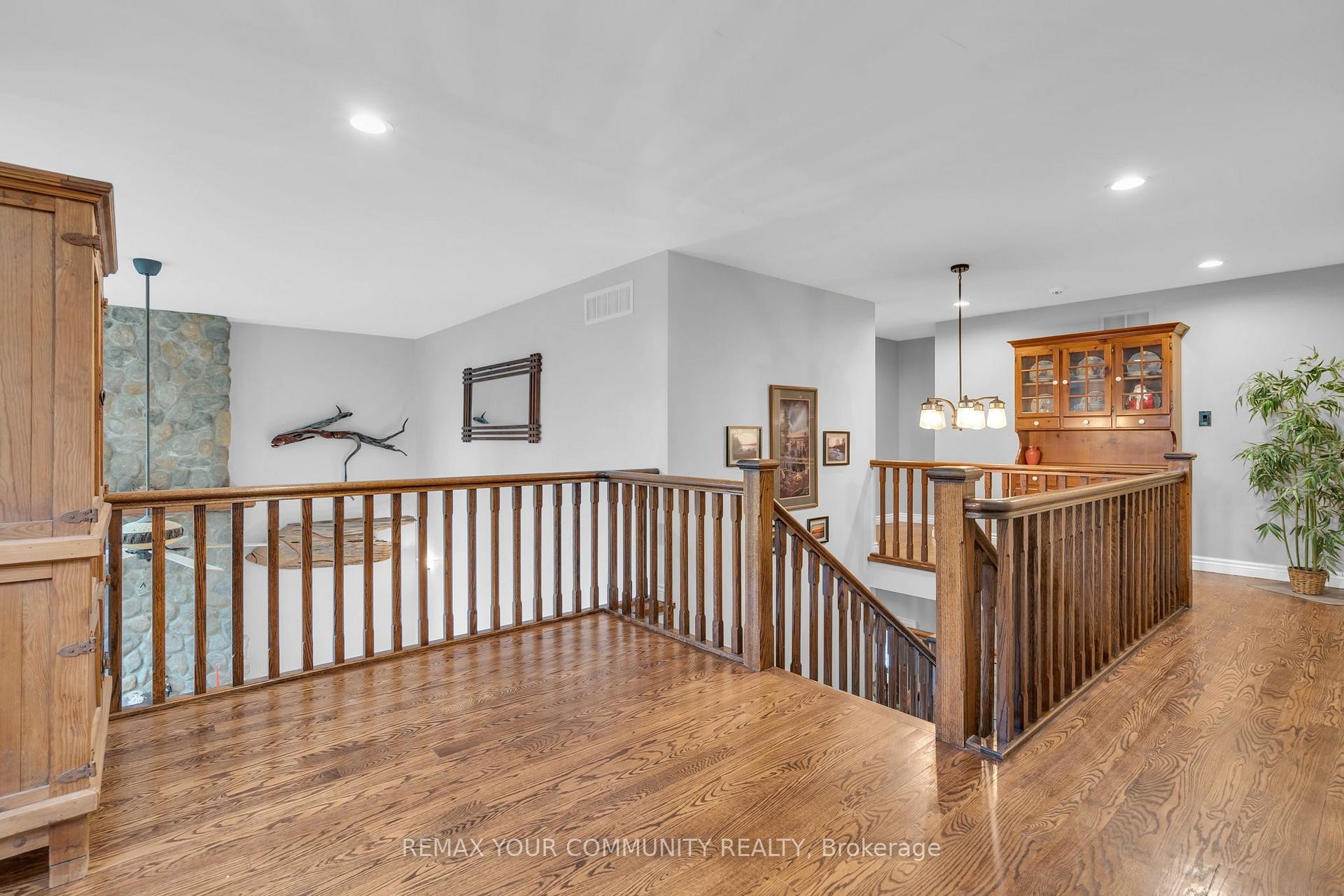 









515


Lake

Drive East,
Georgina,




ON
L0E 1S0

