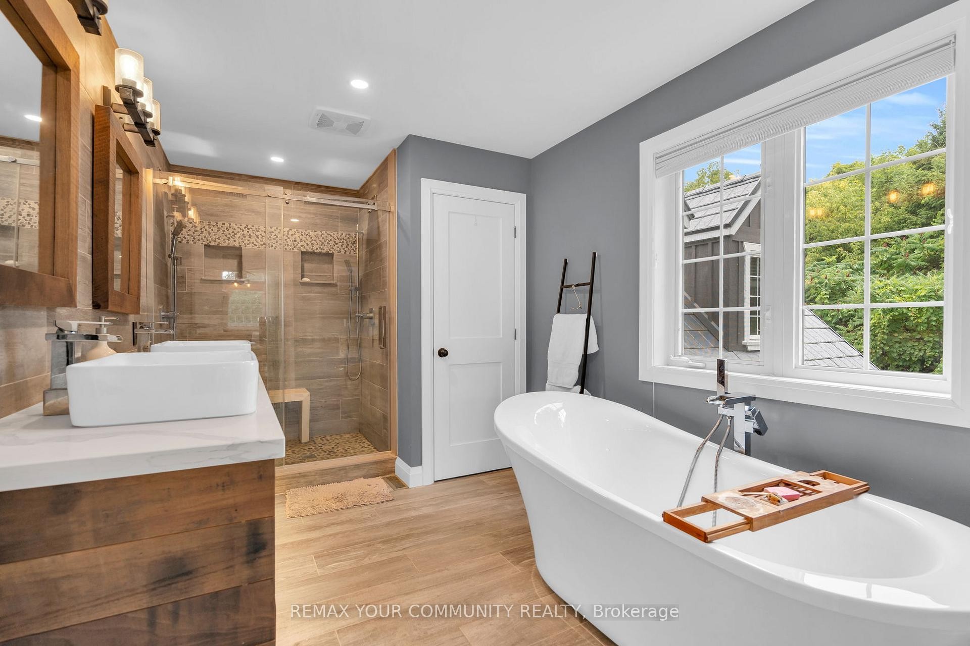 









515


Lake

Drive East,
Georgina,




ON
L0E 1S0

