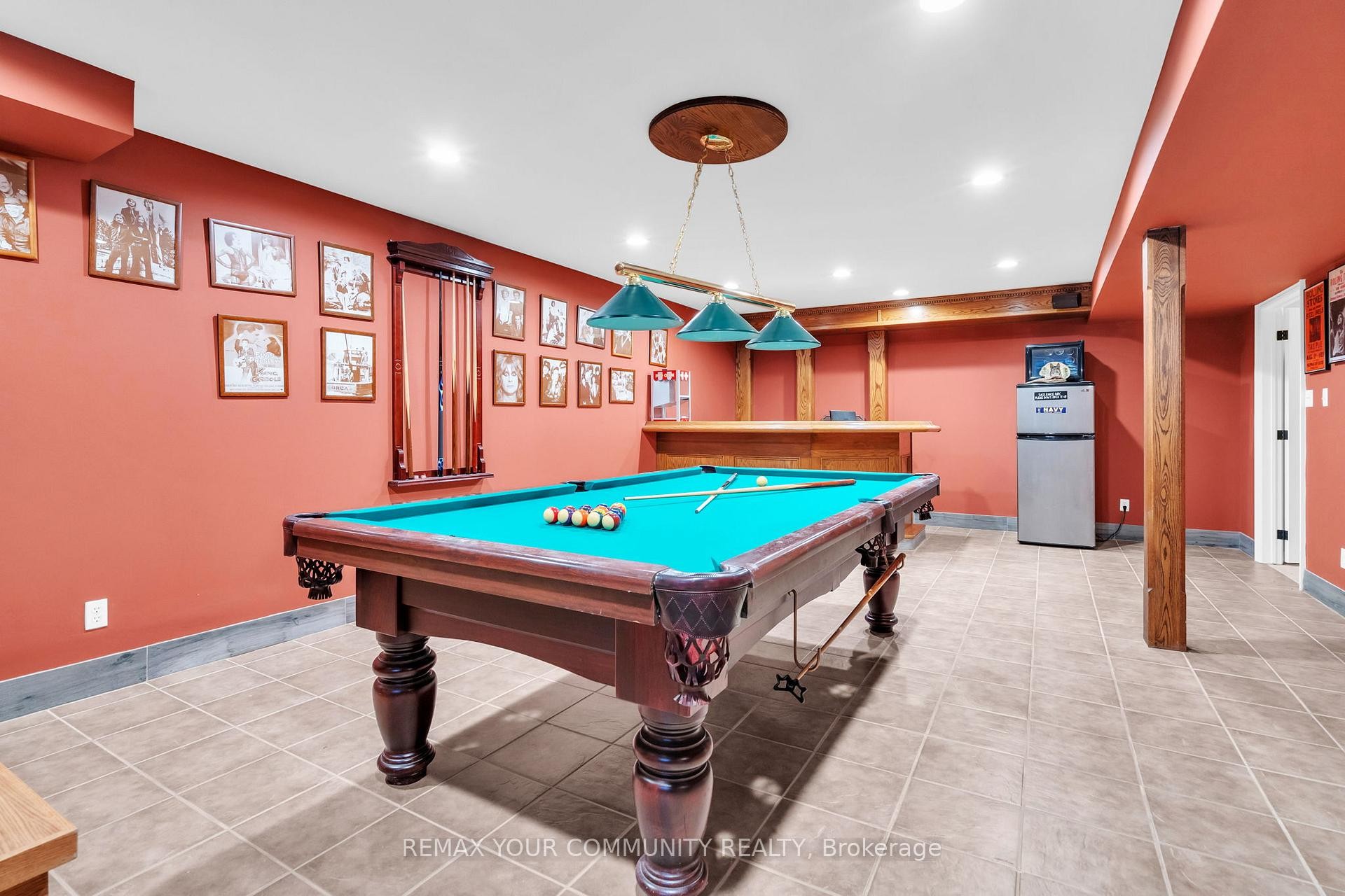









515


Lake

Drive East,
Georgina,




ON
L0E 1S0

