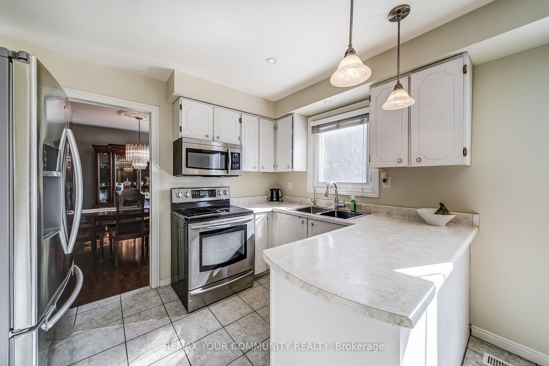 









911


Ferndale

Crescent,
Newmarket,




ON
L3Y 6B6

