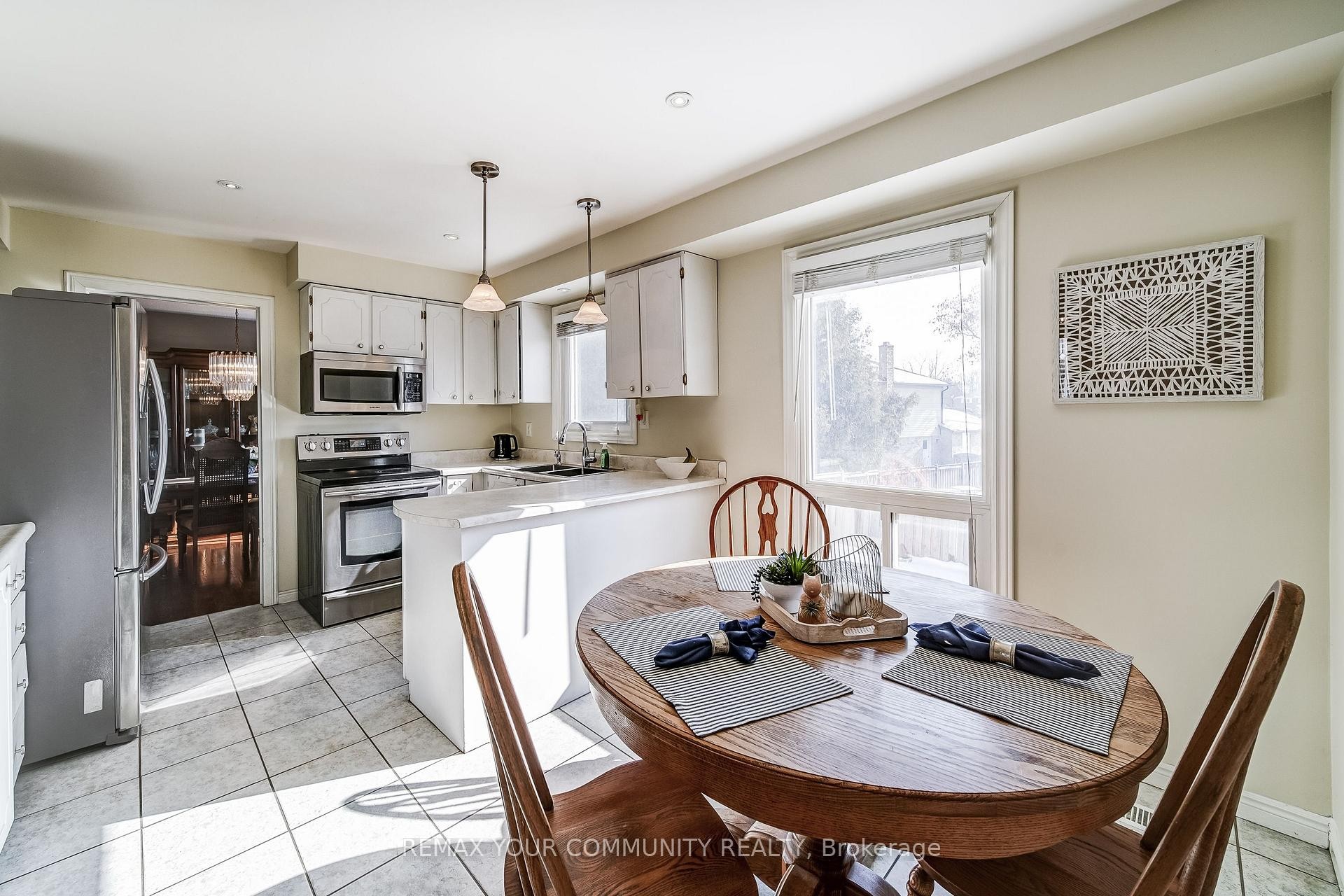 









911


Ferndale

Crescent,
Newmarket,




ON
L3Y 6B6

