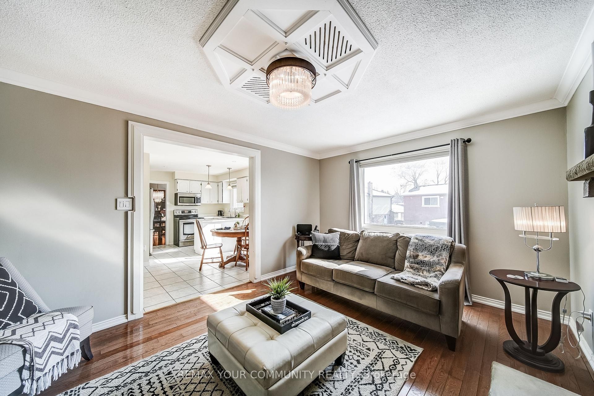 









911


Ferndale

Crescent,
Newmarket,




ON
L3Y 6B6

