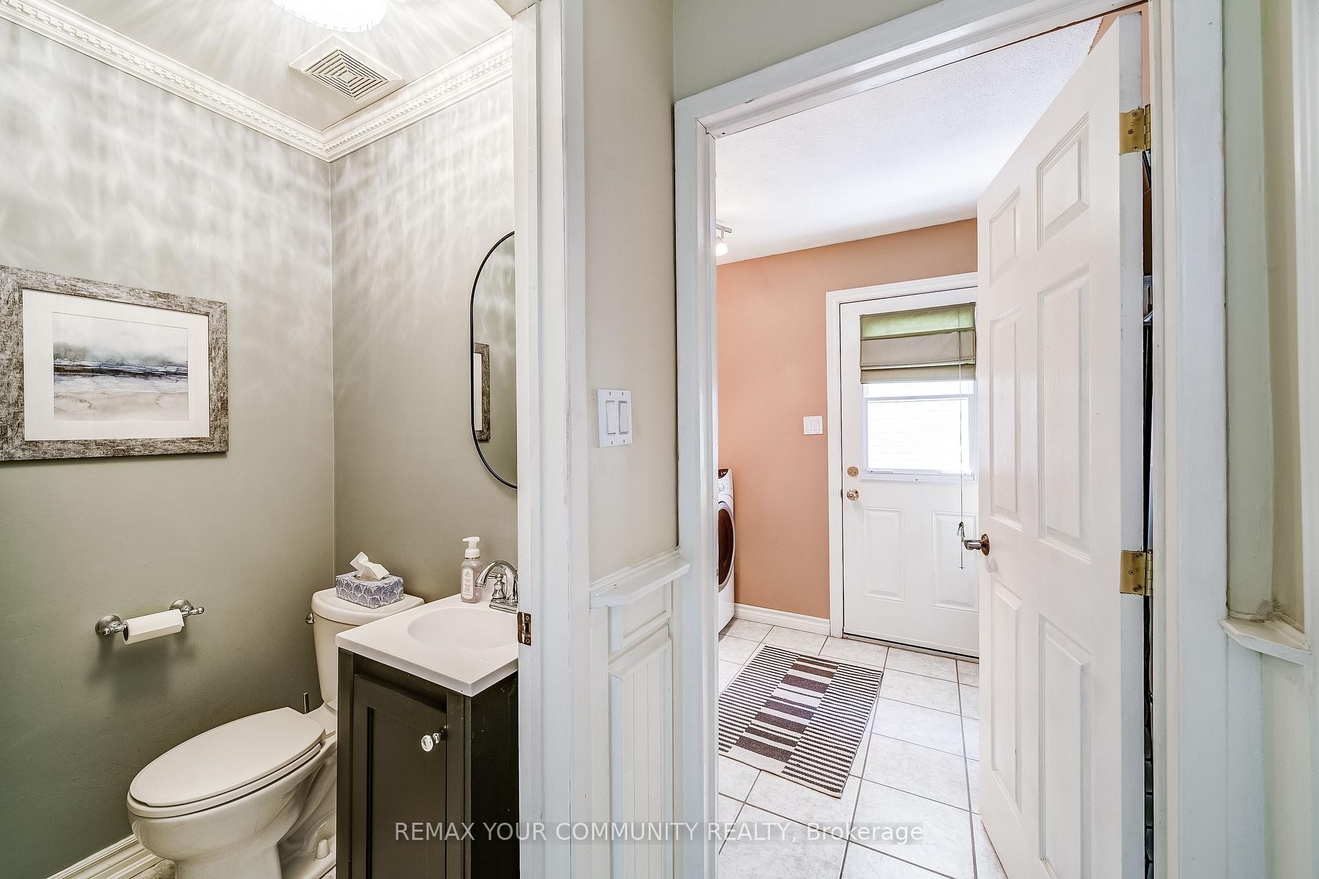 









911


Ferndale

Crescent,
Newmarket,




ON
L3Y 6B6

