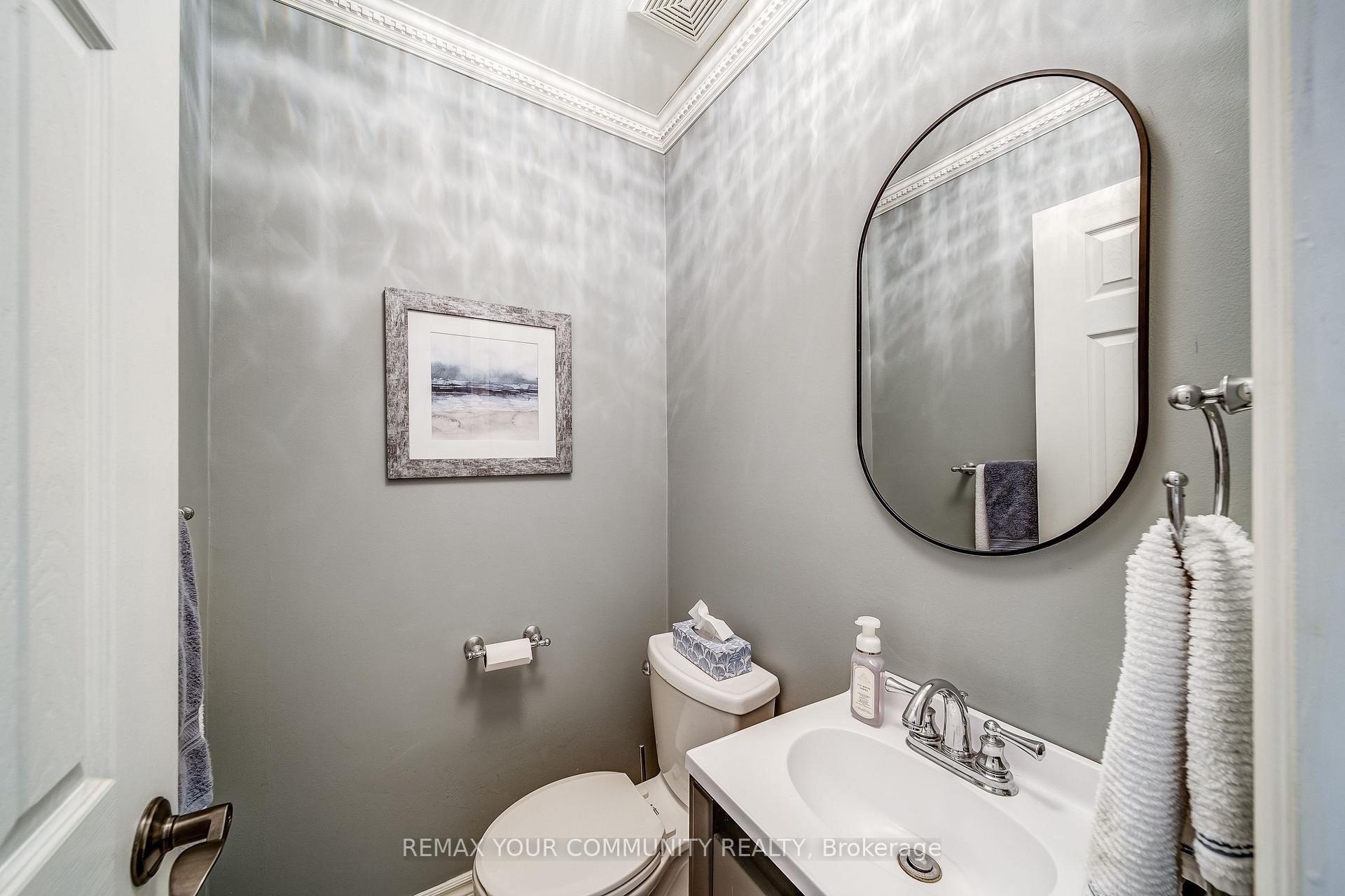 









911


Ferndale

Crescent,
Newmarket,




ON
L3Y 6B6

