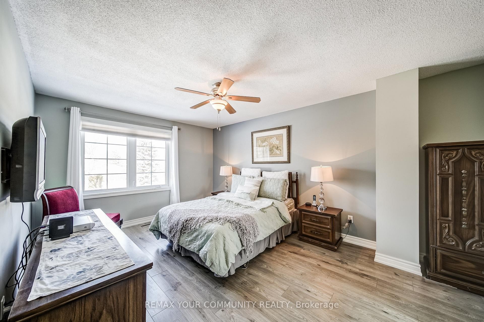 









911


Ferndale

Crescent,
Newmarket,




ON
L3Y 6B6

