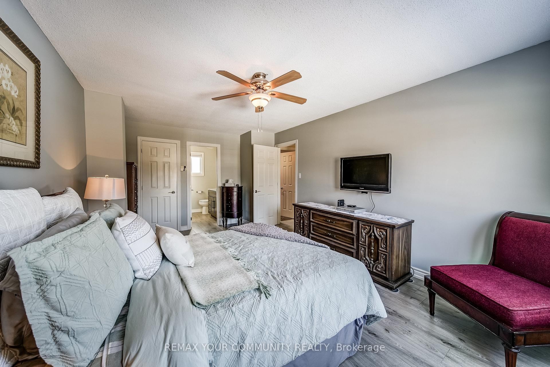 









911


Ferndale

Crescent,
Newmarket,




ON
L3Y 6B6


