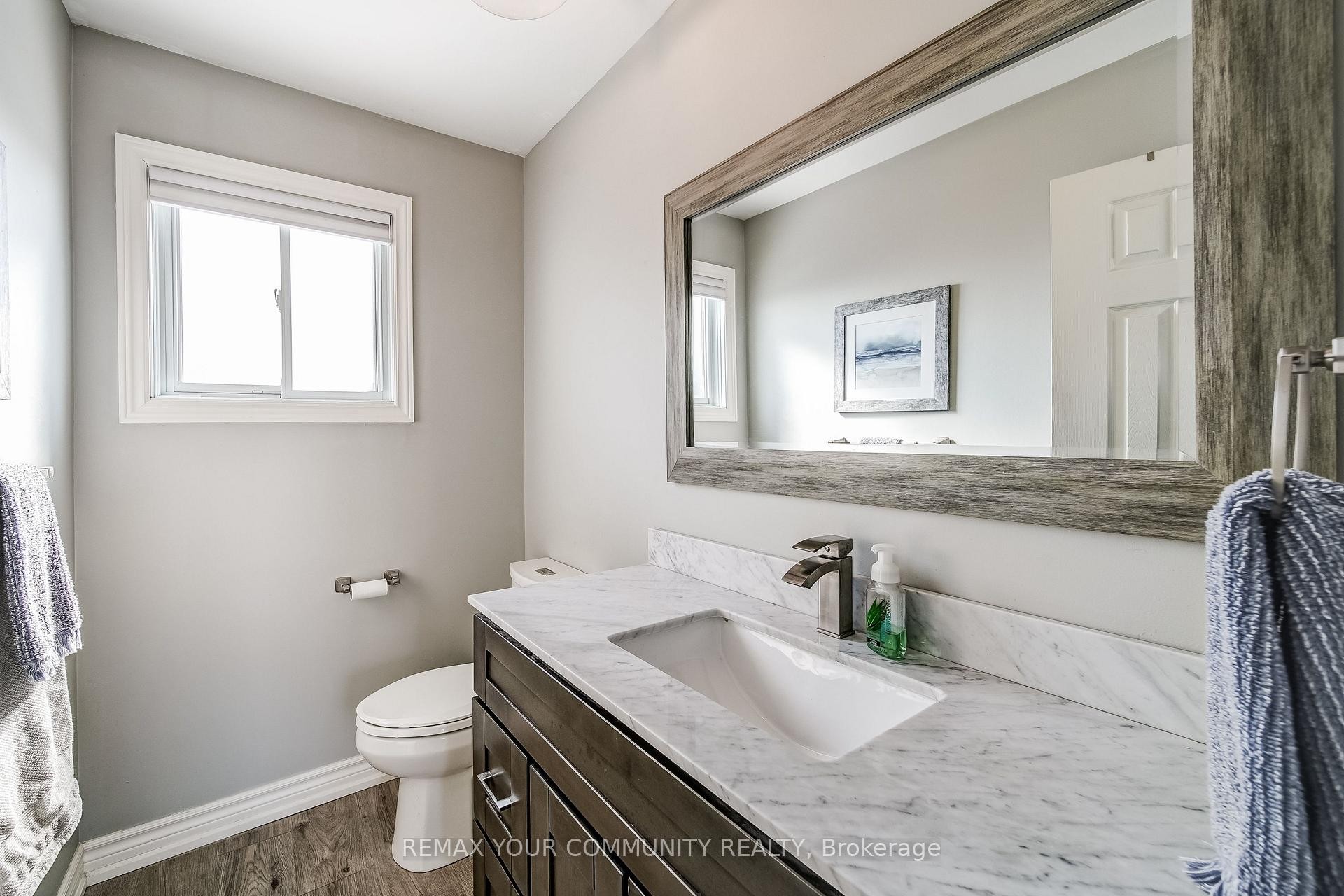 









911


Ferndale

Crescent,
Newmarket,




ON
L3Y 6B6

