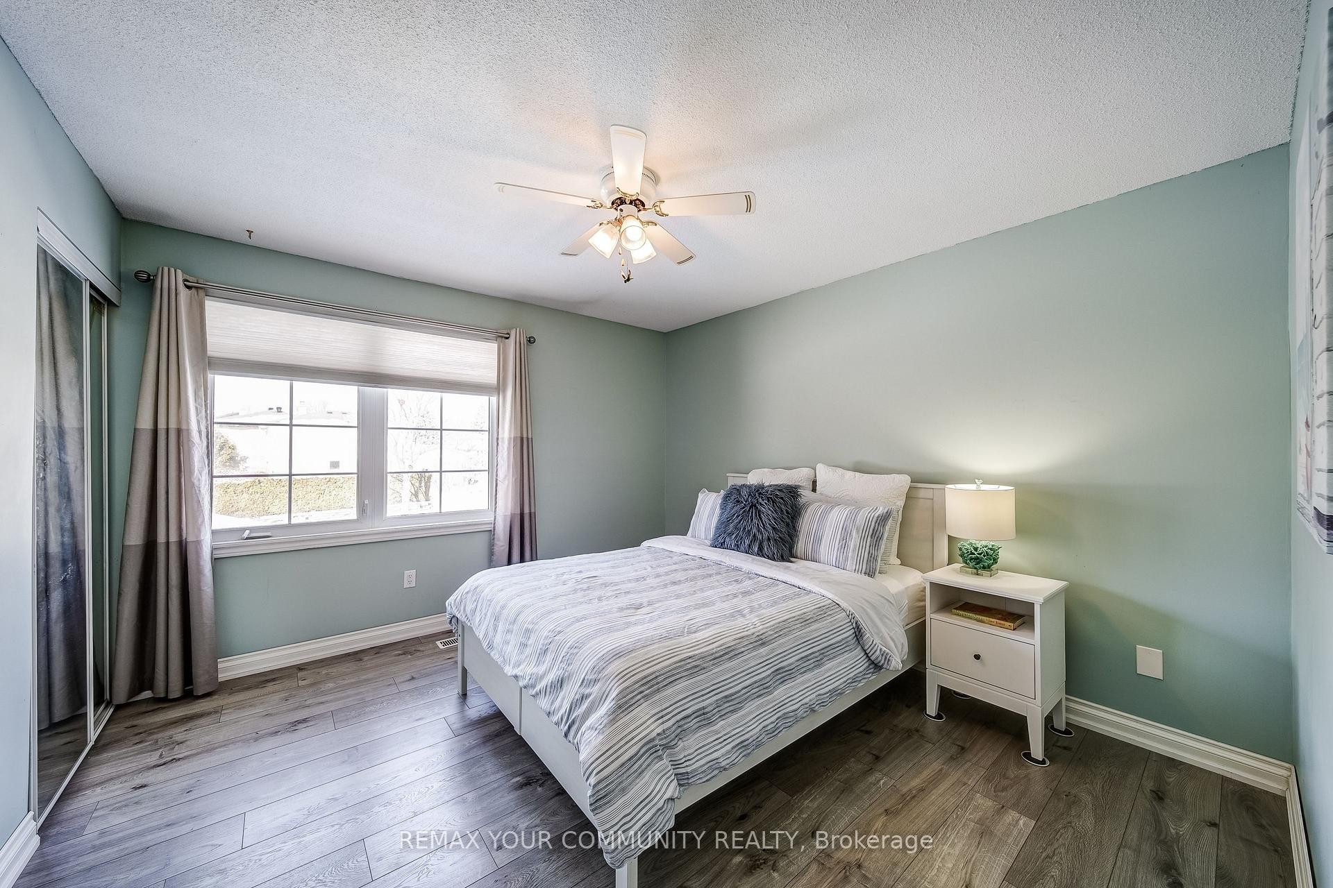 









911


Ferndale

Crescent,
Newmarket,




ON
L3Y 6B6

