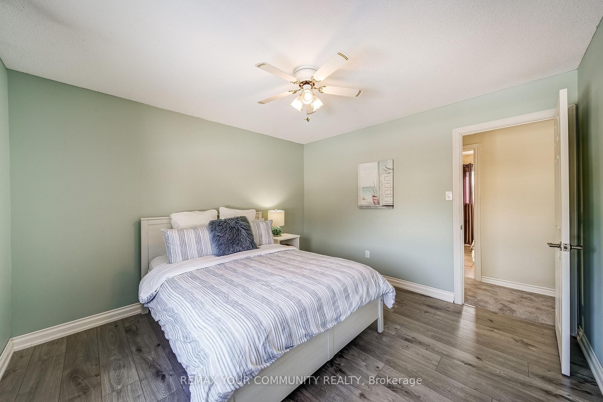









911


Ferndale

Crescent,
Newmarket,




ON
L3Y 6B6

