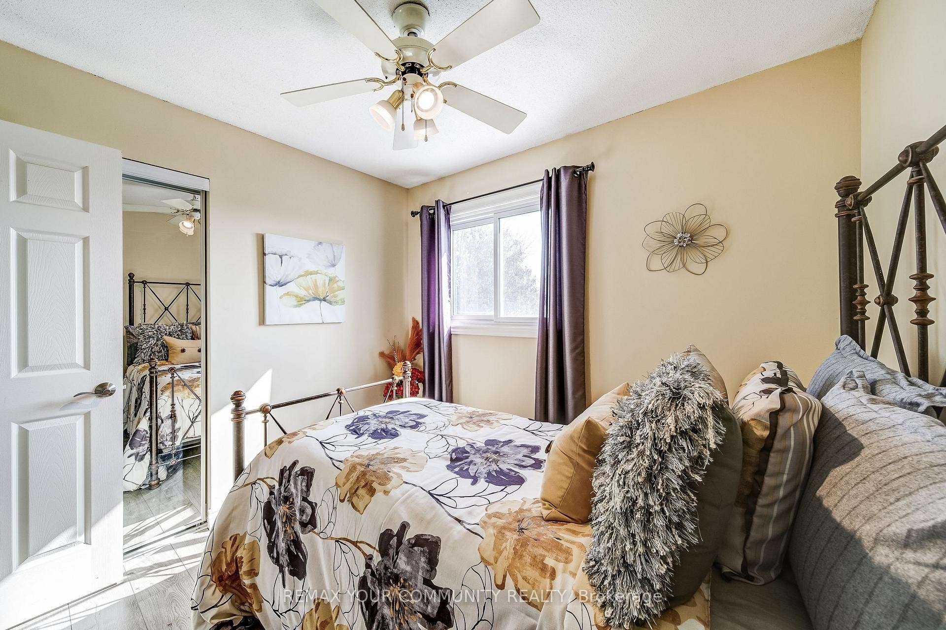 









911


Ferndale

Crescent,
Newmarket,




ON
L3Y 6B6

