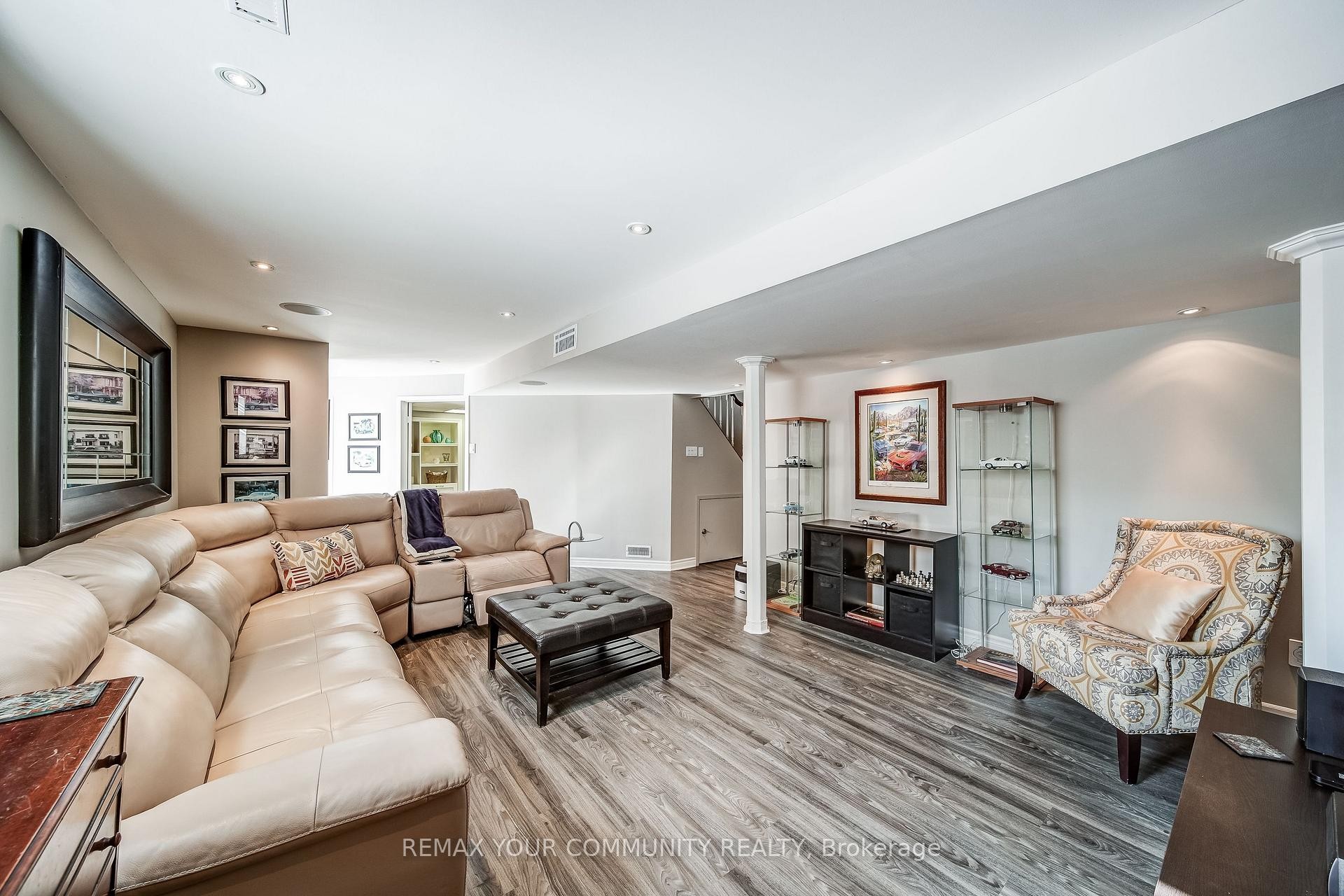 









911


Ferndale

Crescent,
Newmarket,




ON
L3Y 6B6


