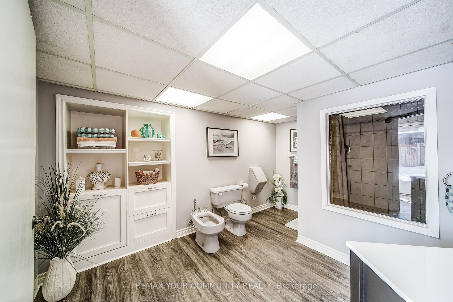 









911


Ferndale

Crescent,
Newmarket,




ON
L3Y 6B6


